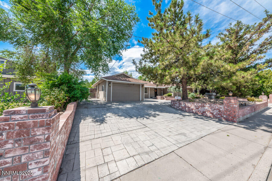 1950 W Plumb Lane Property Photo 4