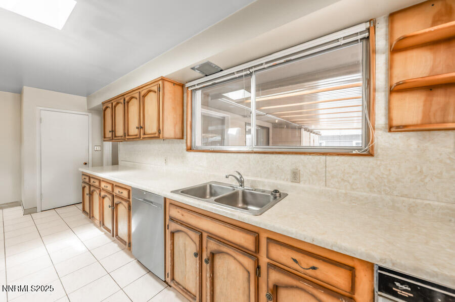1950 W Plumb Lane Property Photo 25