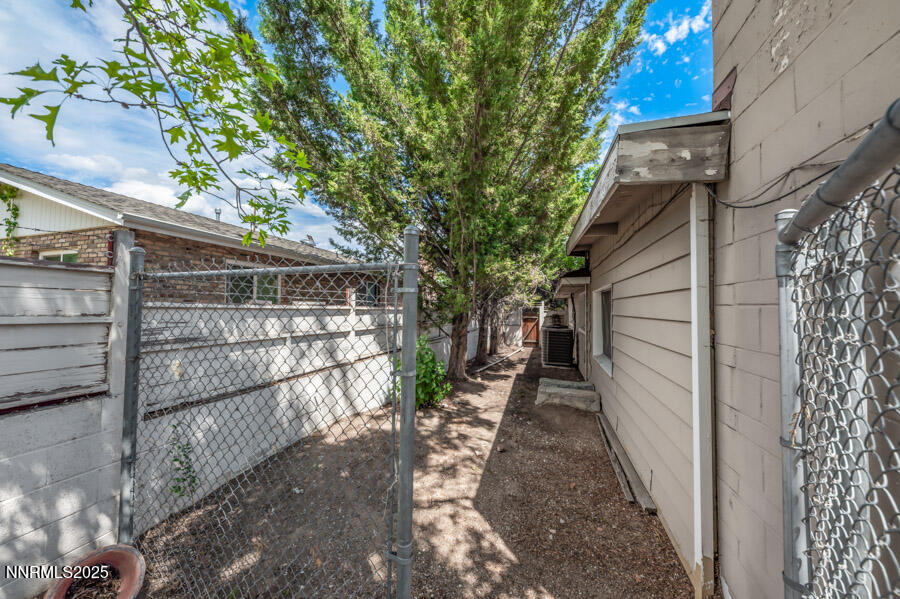 1950 W Plumb Lane Property Photo 48