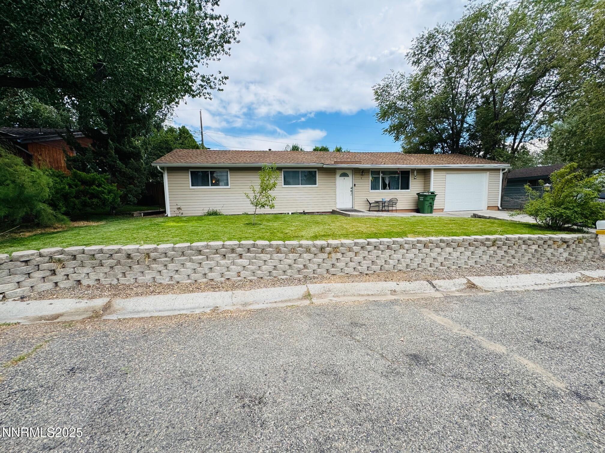 240 Circle Drive Property Photo 1