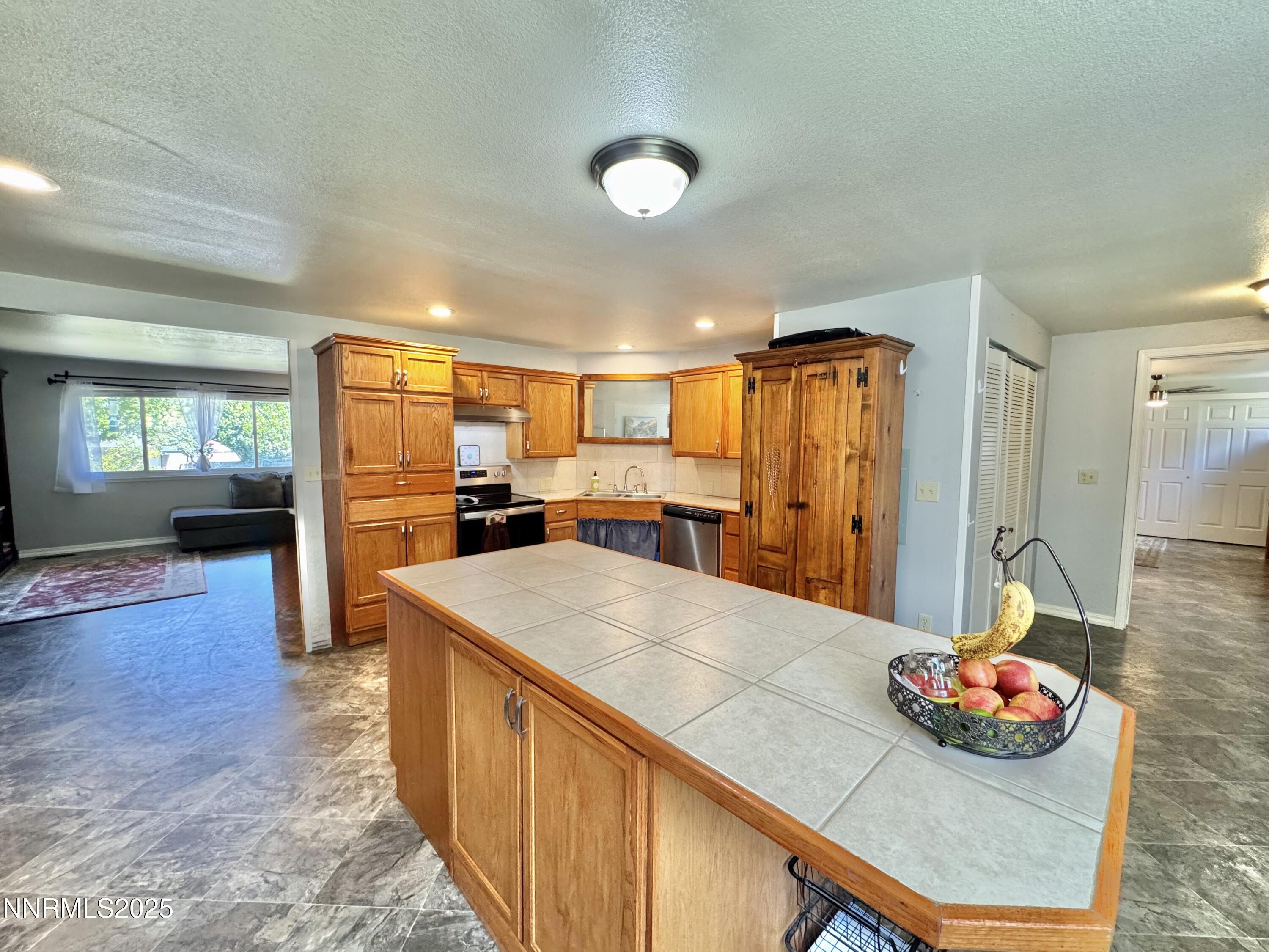 240 Circle Drive Property Photo 5