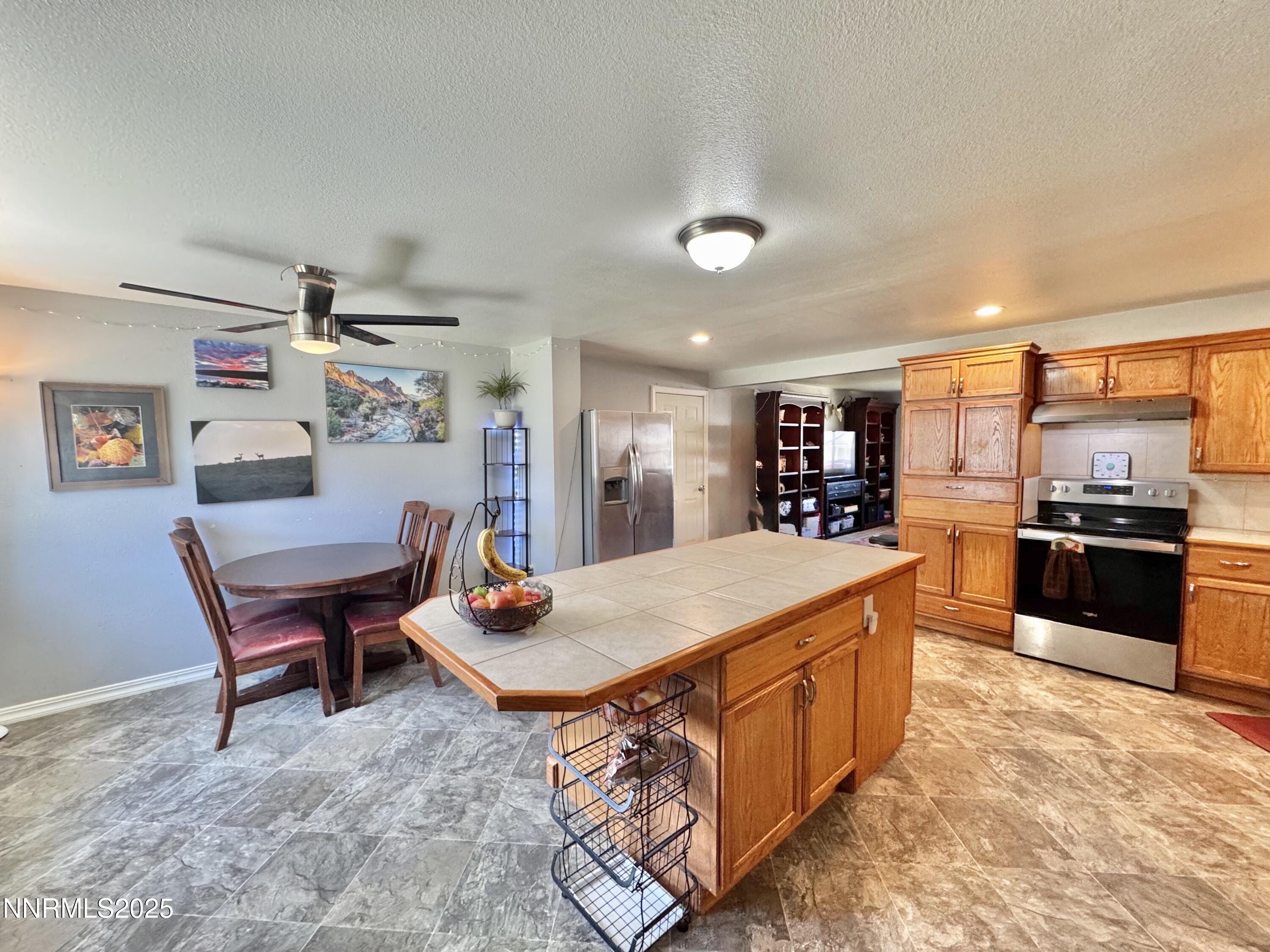 240 Circle Drive Property Photo 6