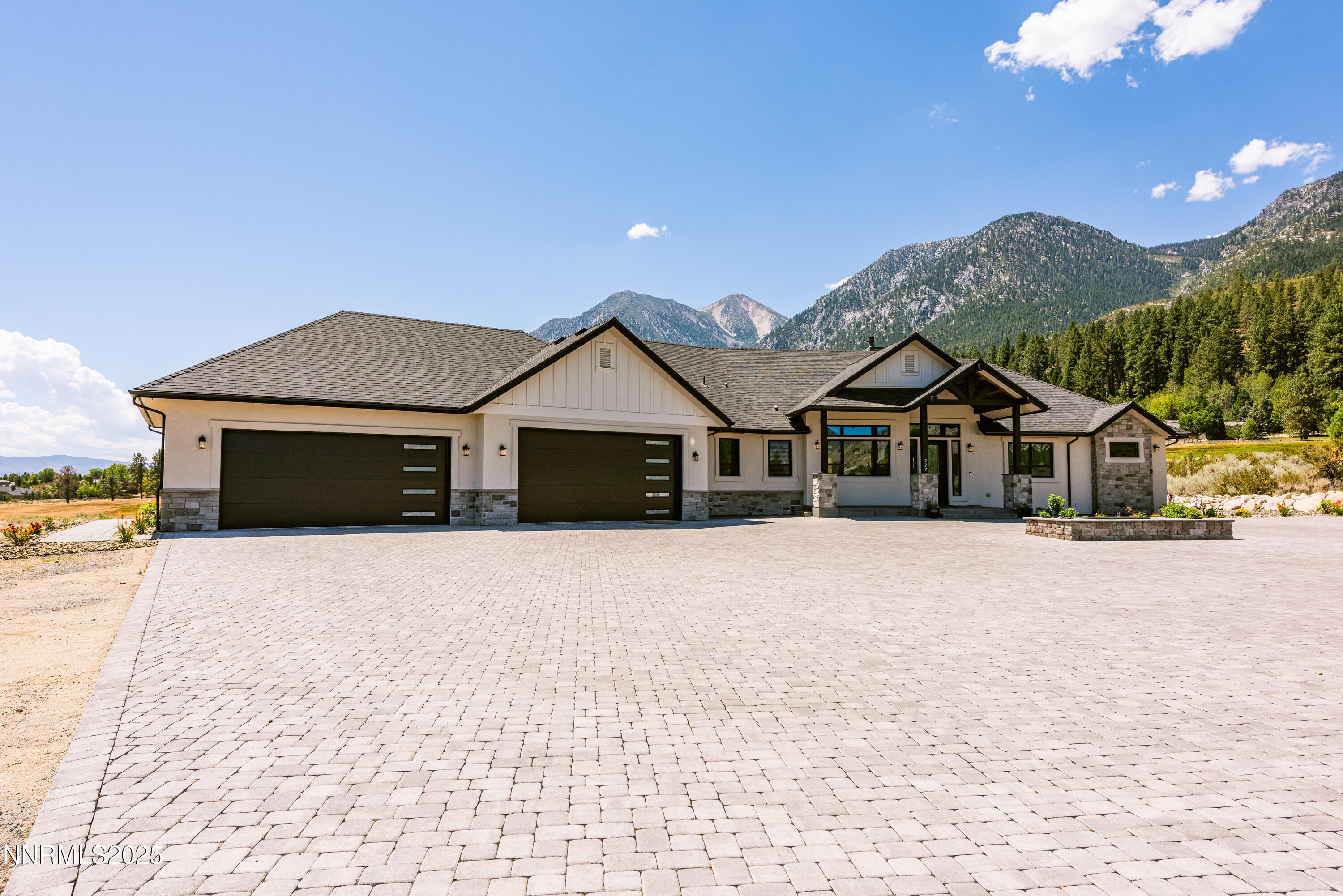 229 Sierra Country Circle Property Photo 2