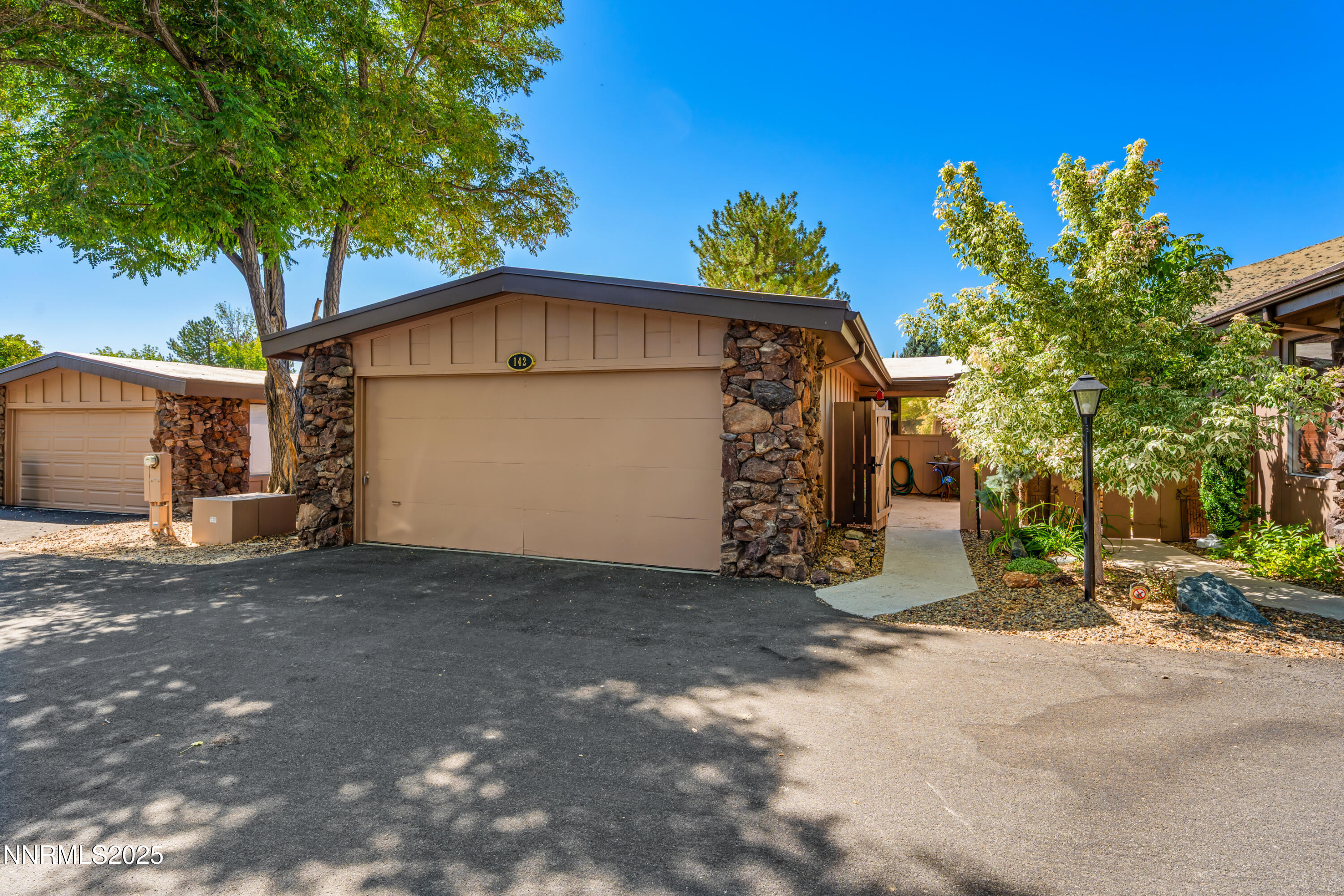 142 Lake Glen Drive Property Photo 1