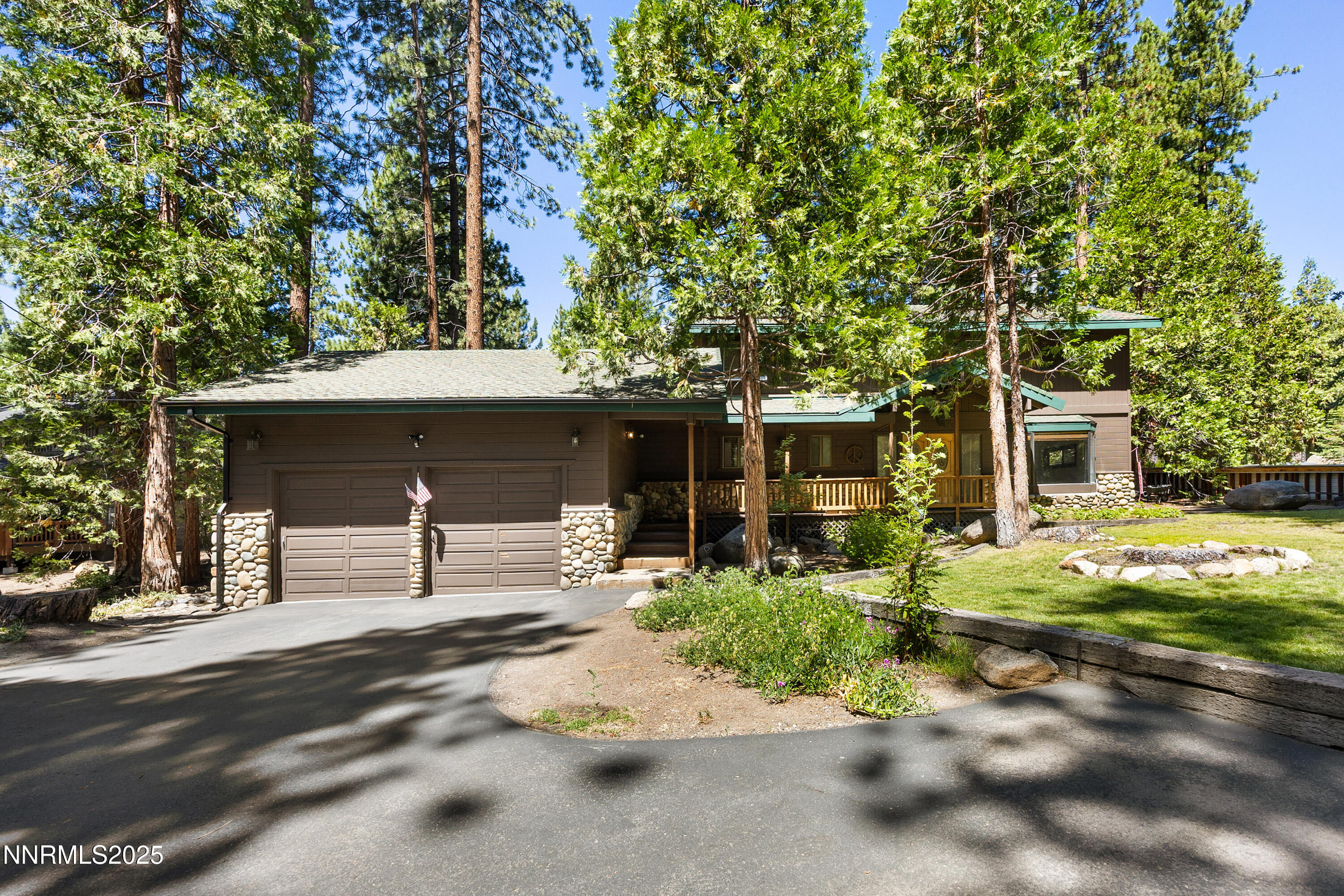 445 Country Club Drive Property Photo 1