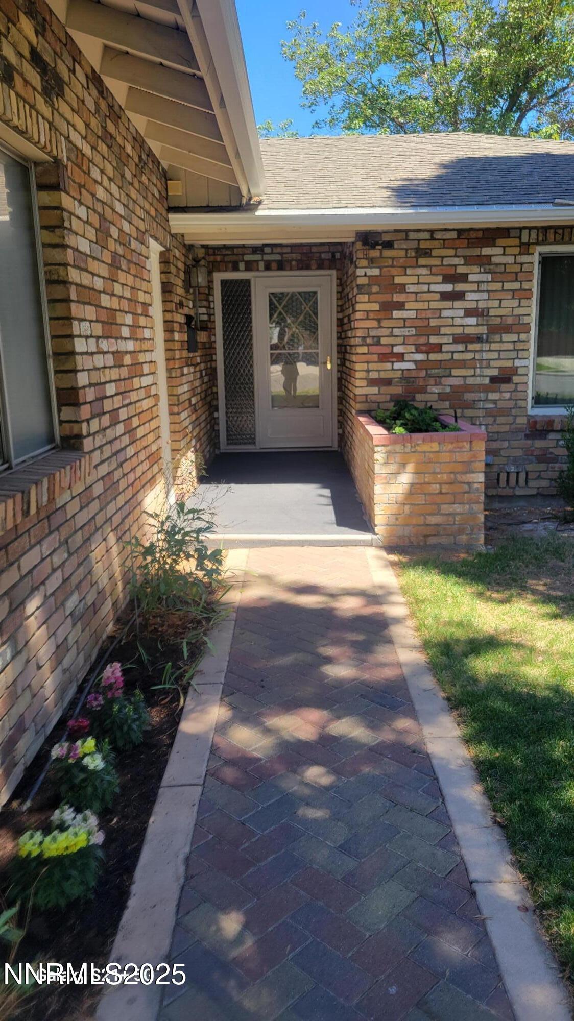 1010 W Winnie Lane Property Photo 1