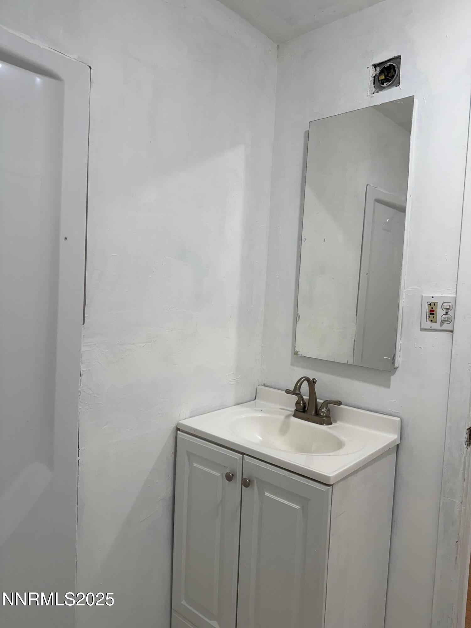 960 Franklin Avenue Property Photo 8