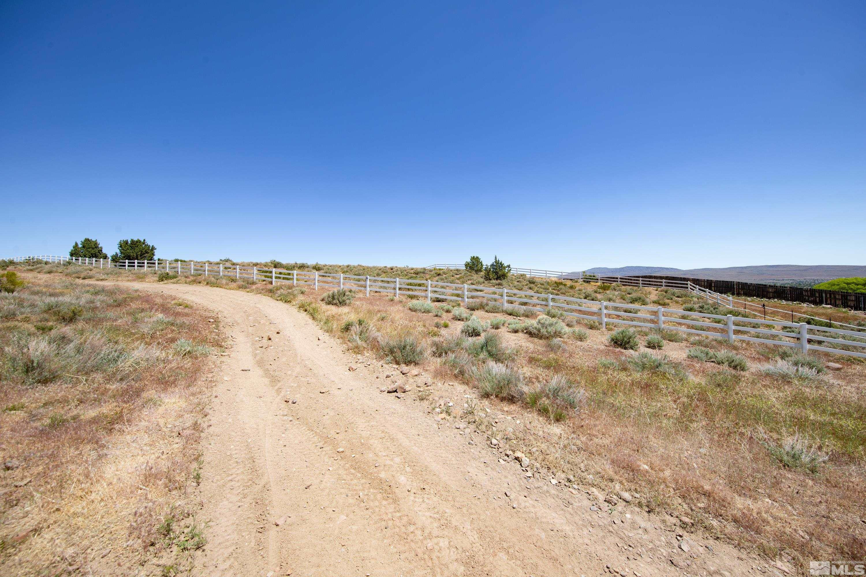 1247 Fuggles Drive Property Photo 10