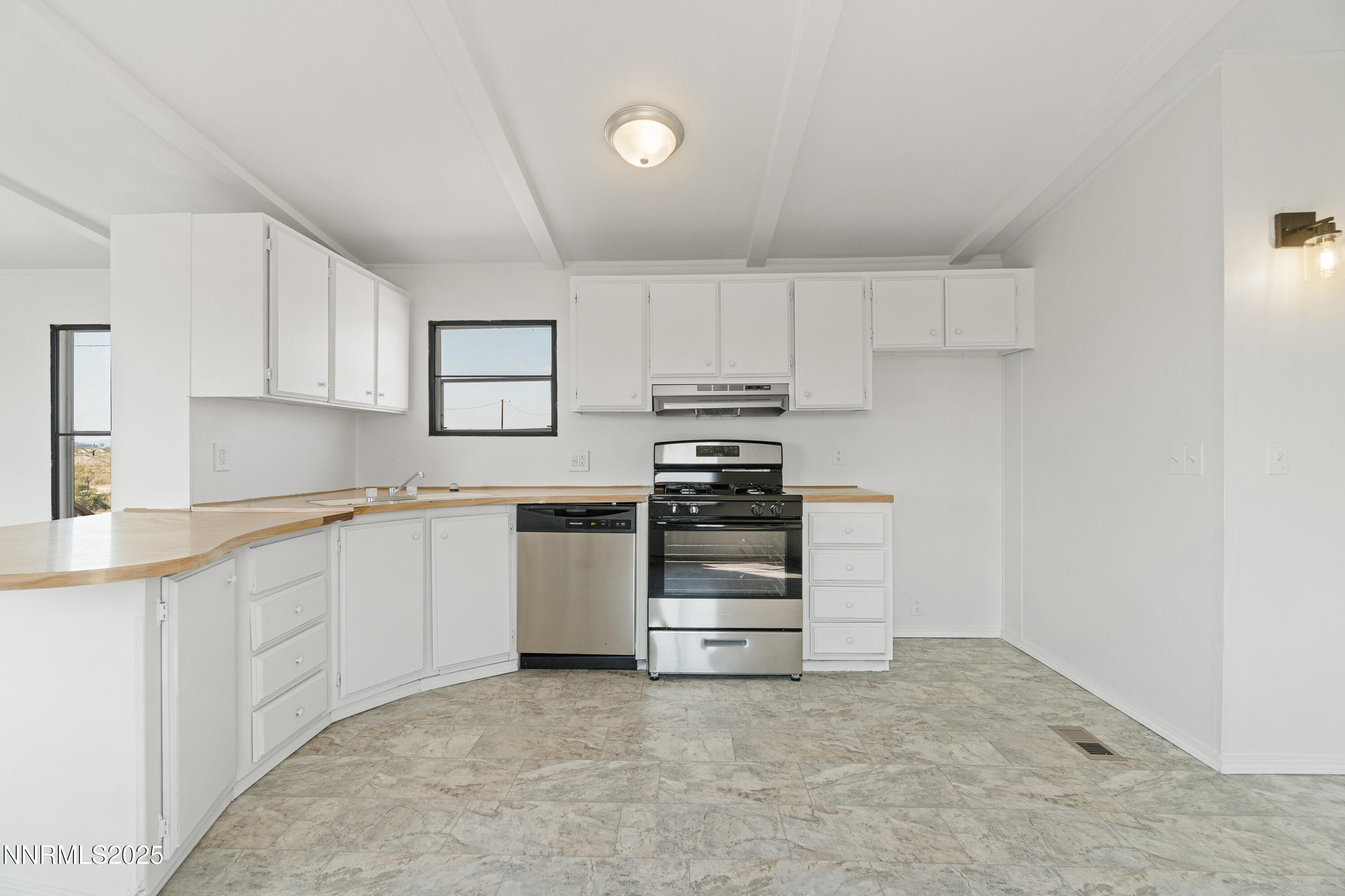 9 Stanley Lane Property Photo 11