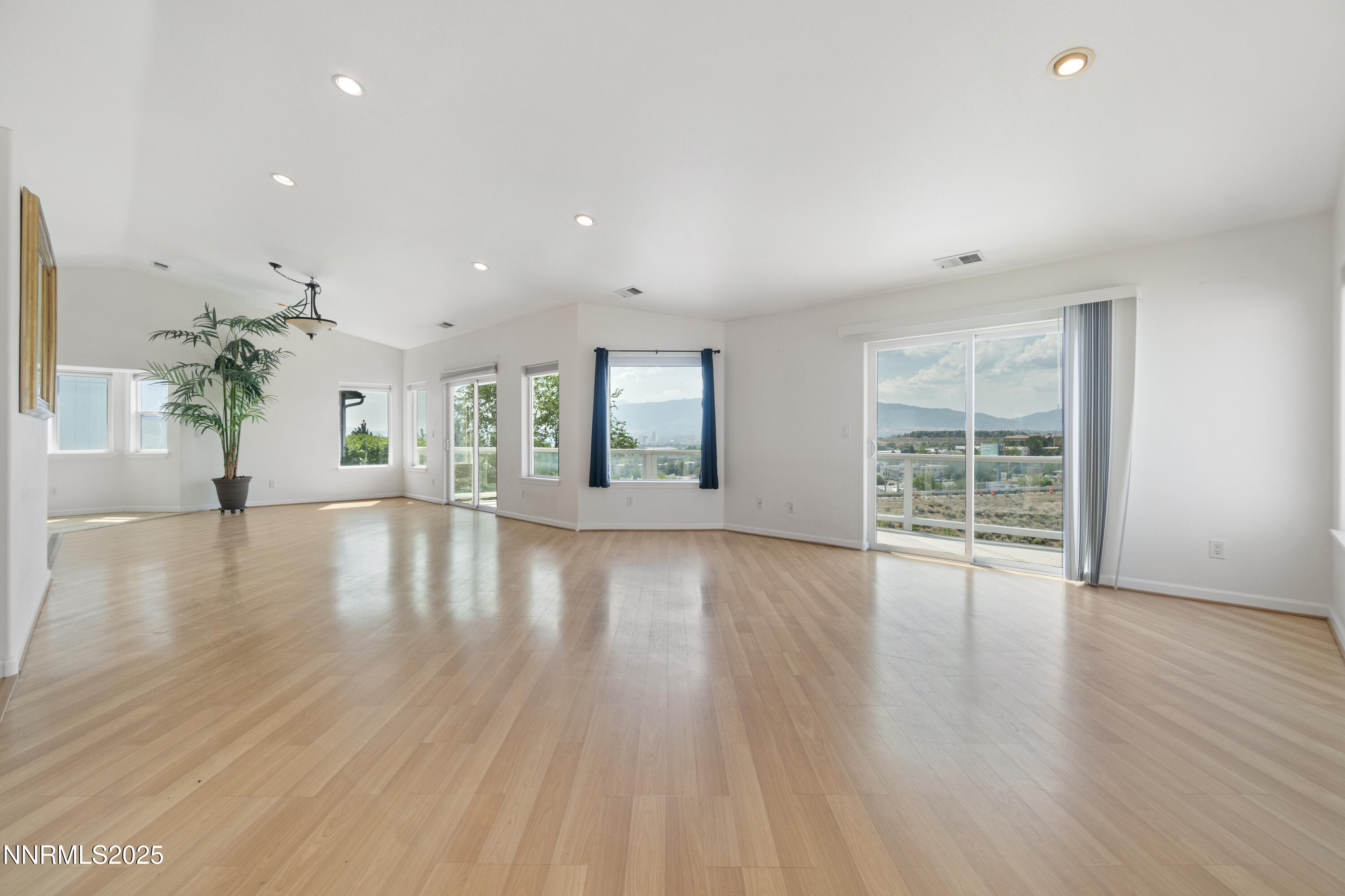 2740 Scottsdale Road Property Photo 8