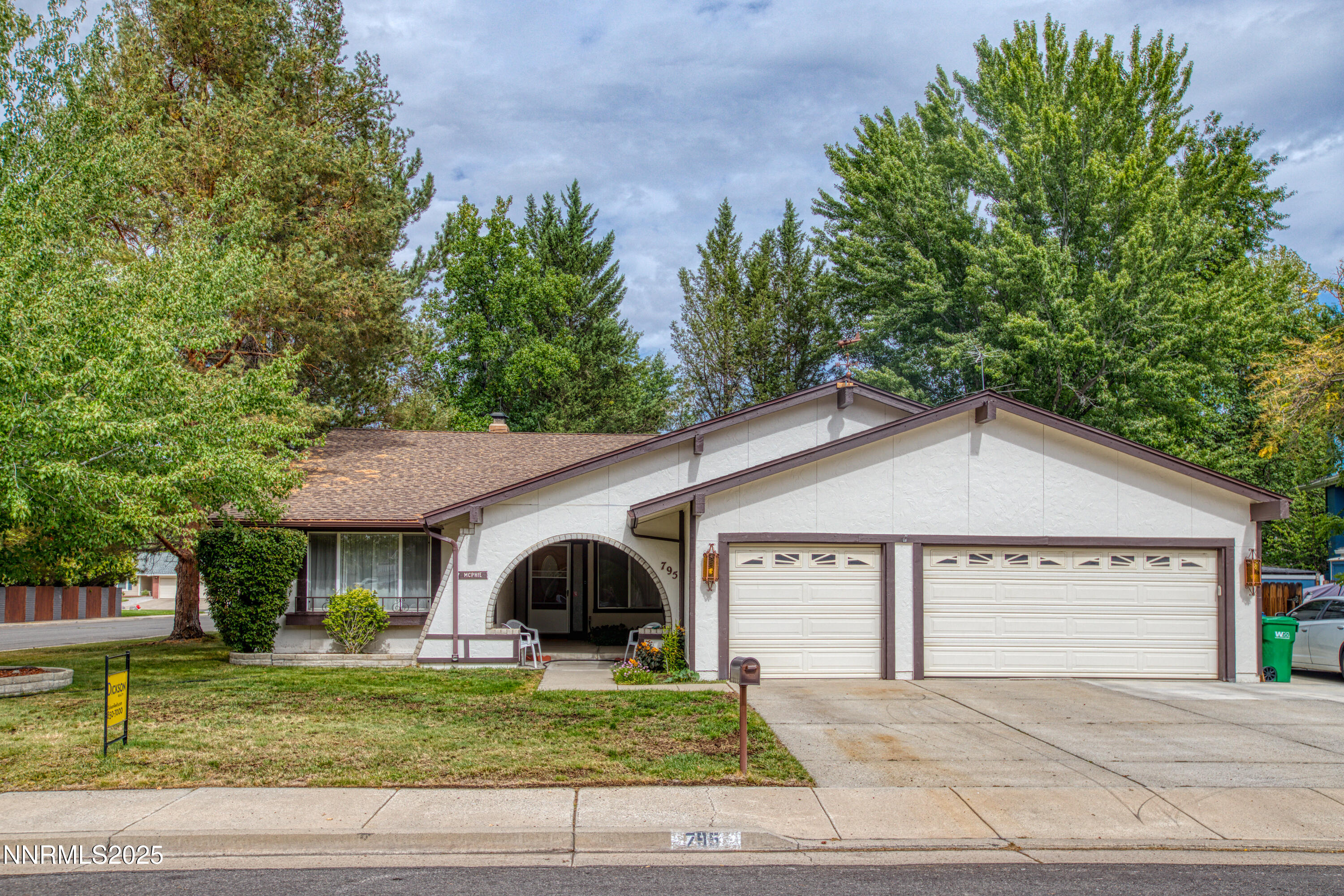 795 Twin Pines Court Property Photo 1