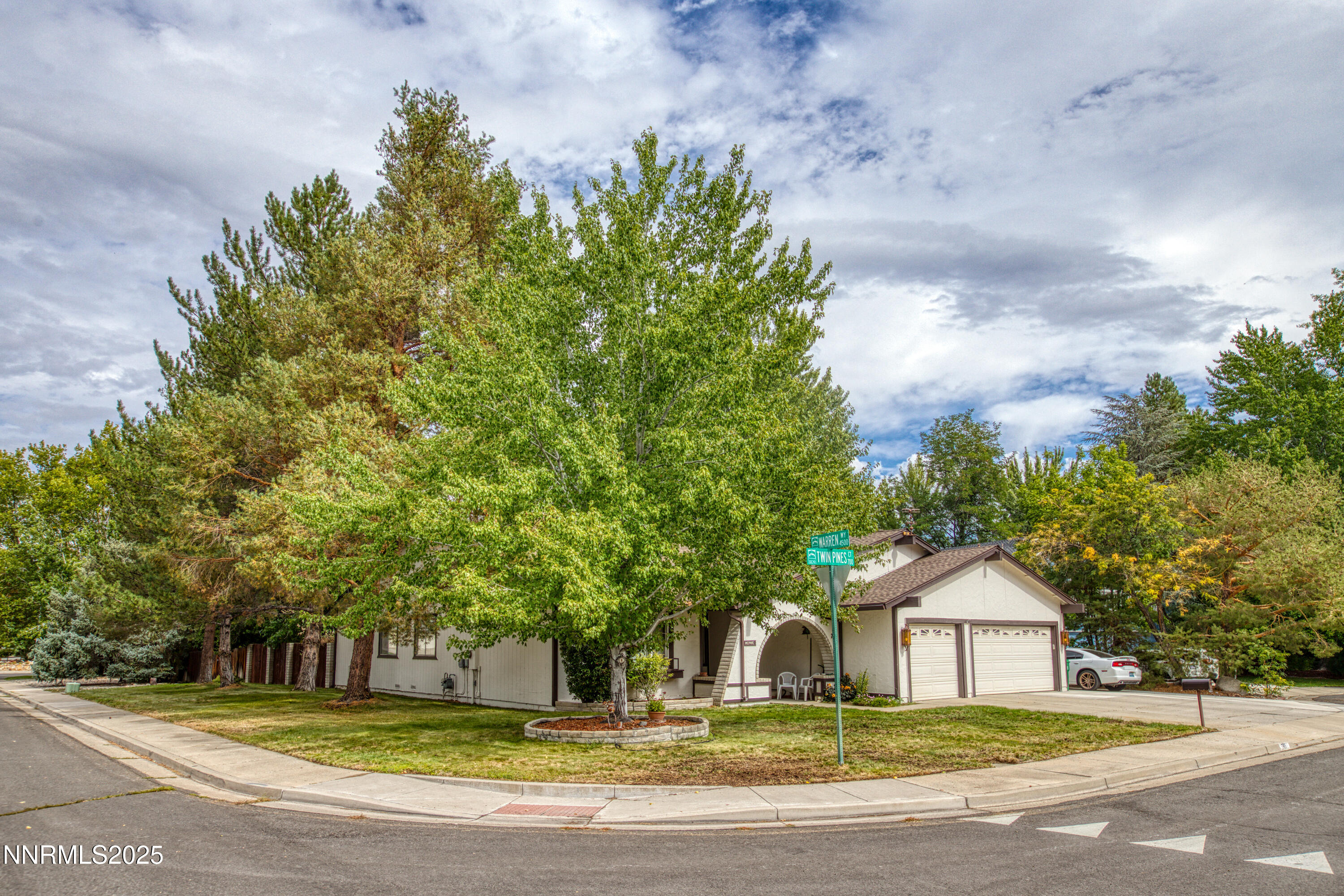 795 Twin Pines Court Property Photo 2
