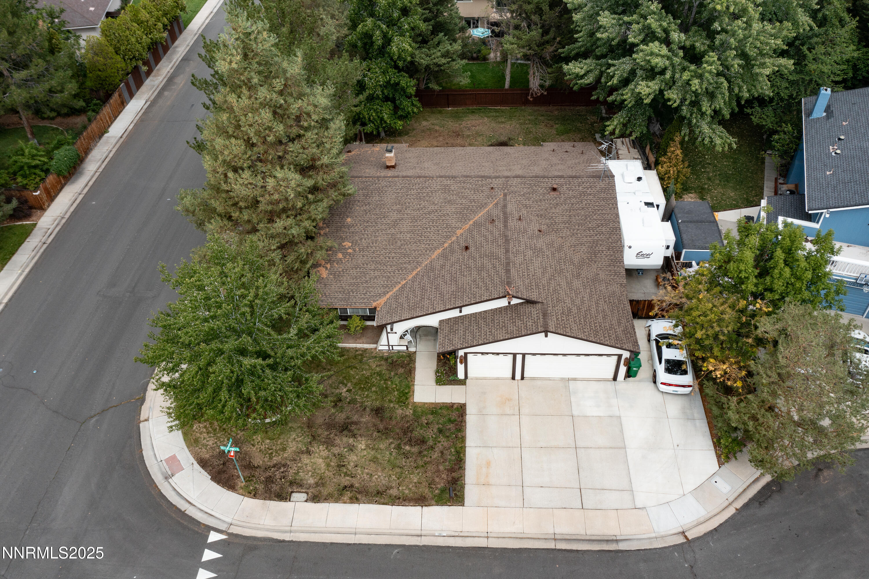 795 Twin Pines Court Property Photo 4