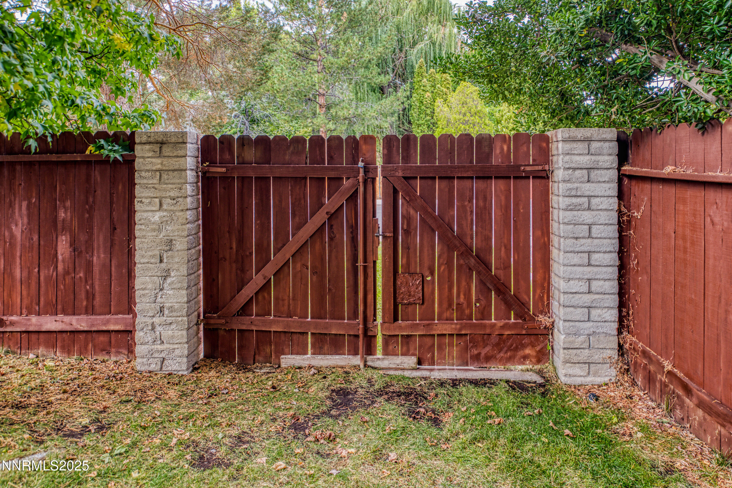 795 Twin Pines Court Property Photo 6