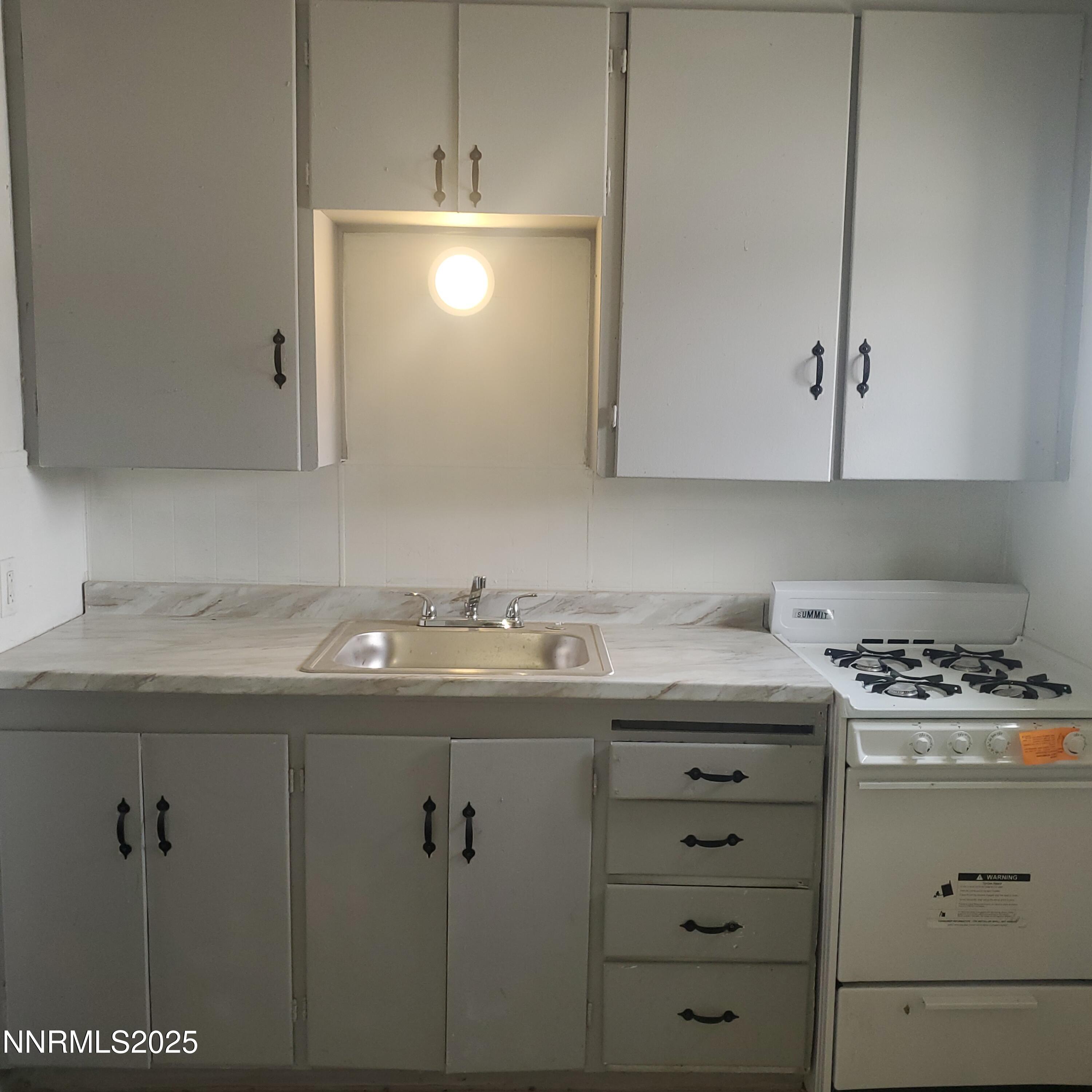 742 D Street Property Photo 11