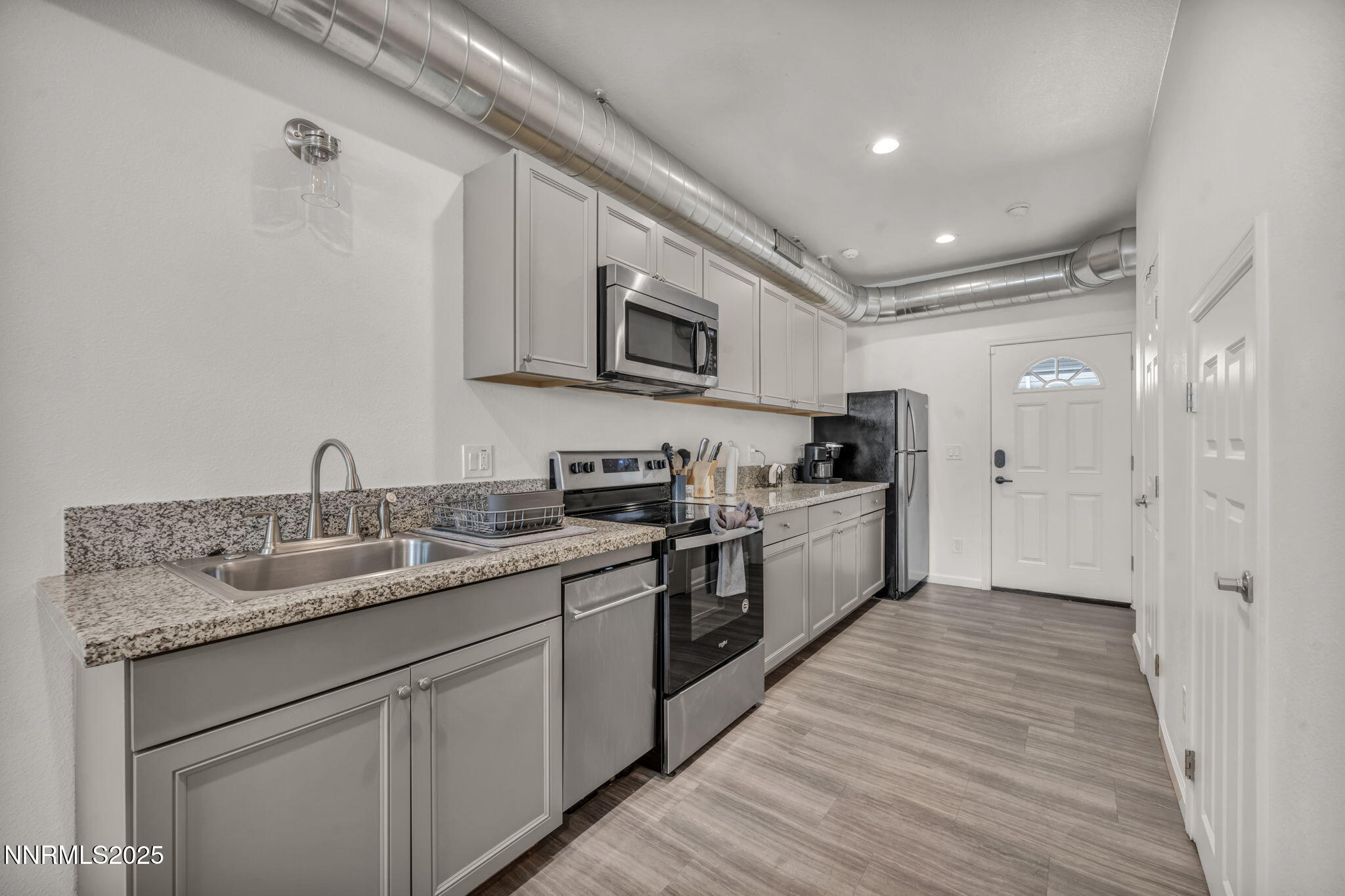 442 E 7th Street 1 & 2 Property Photo 1