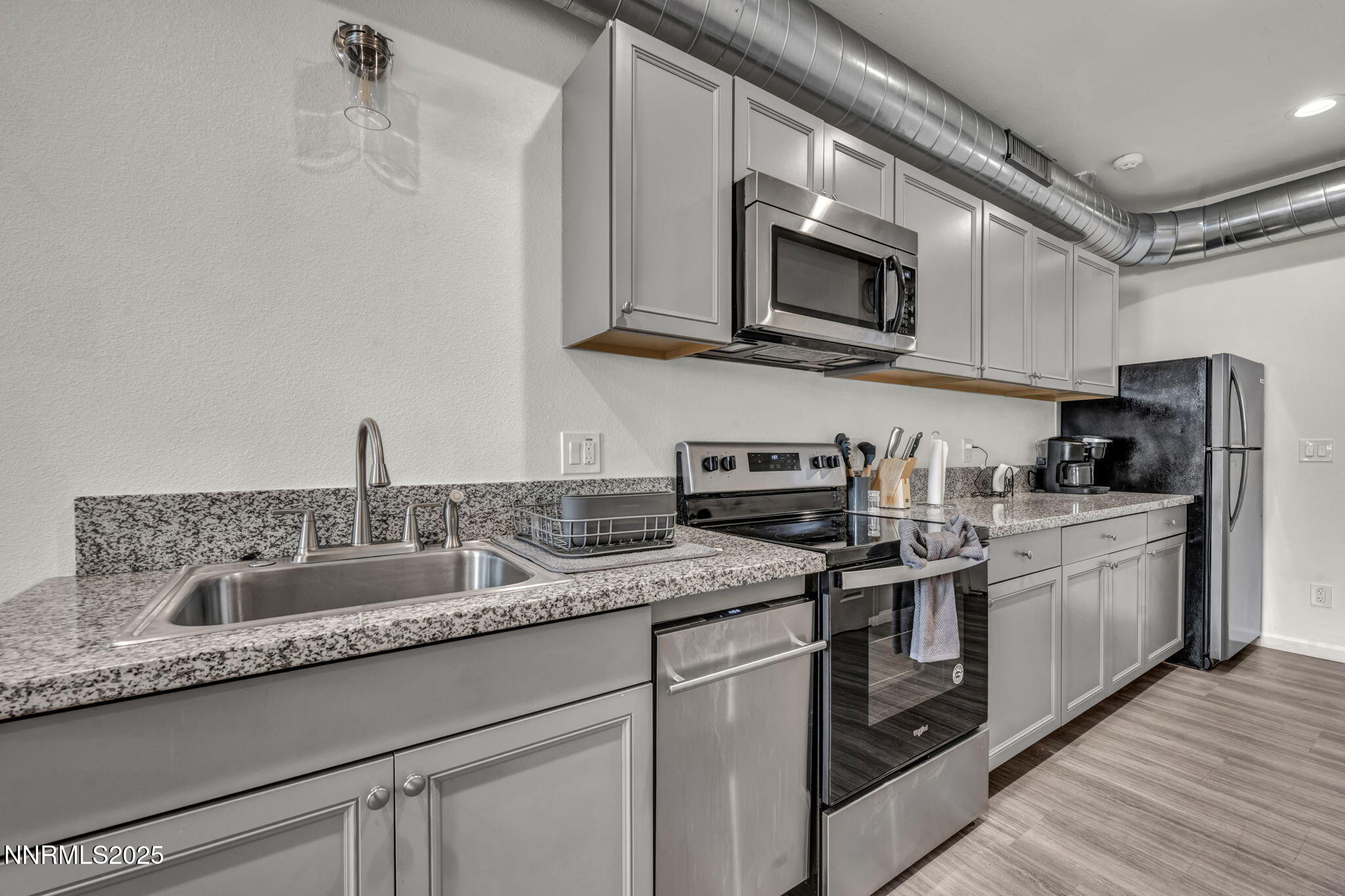 442 E 7th Street 1 & 2 Property Photo 3