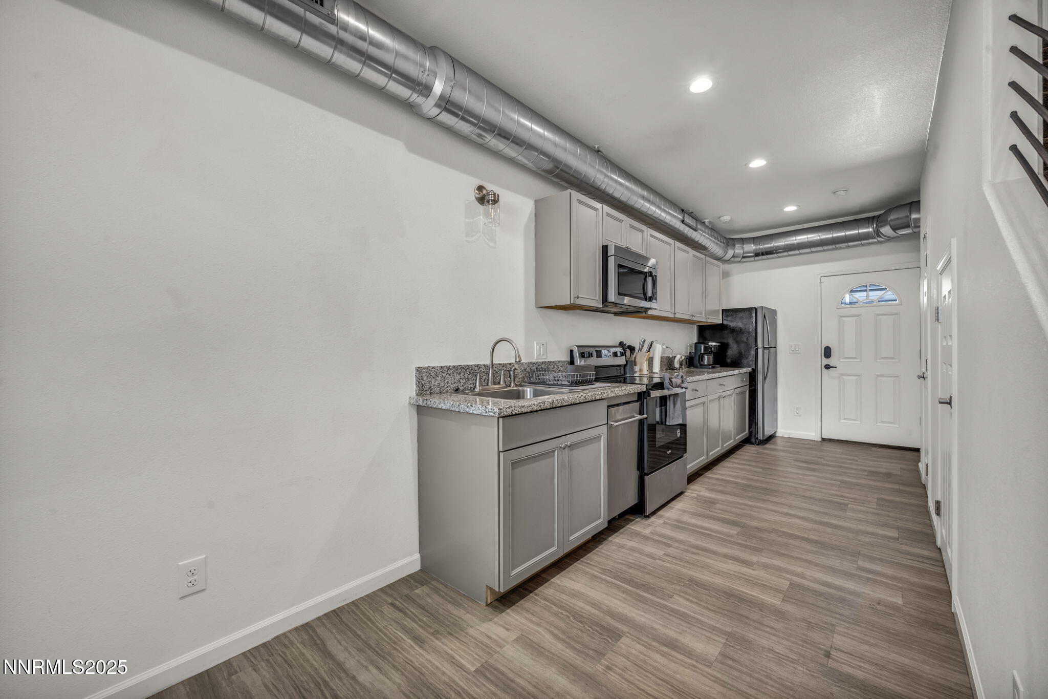 442 E 7th Street 1 & 2 Property Photo 44