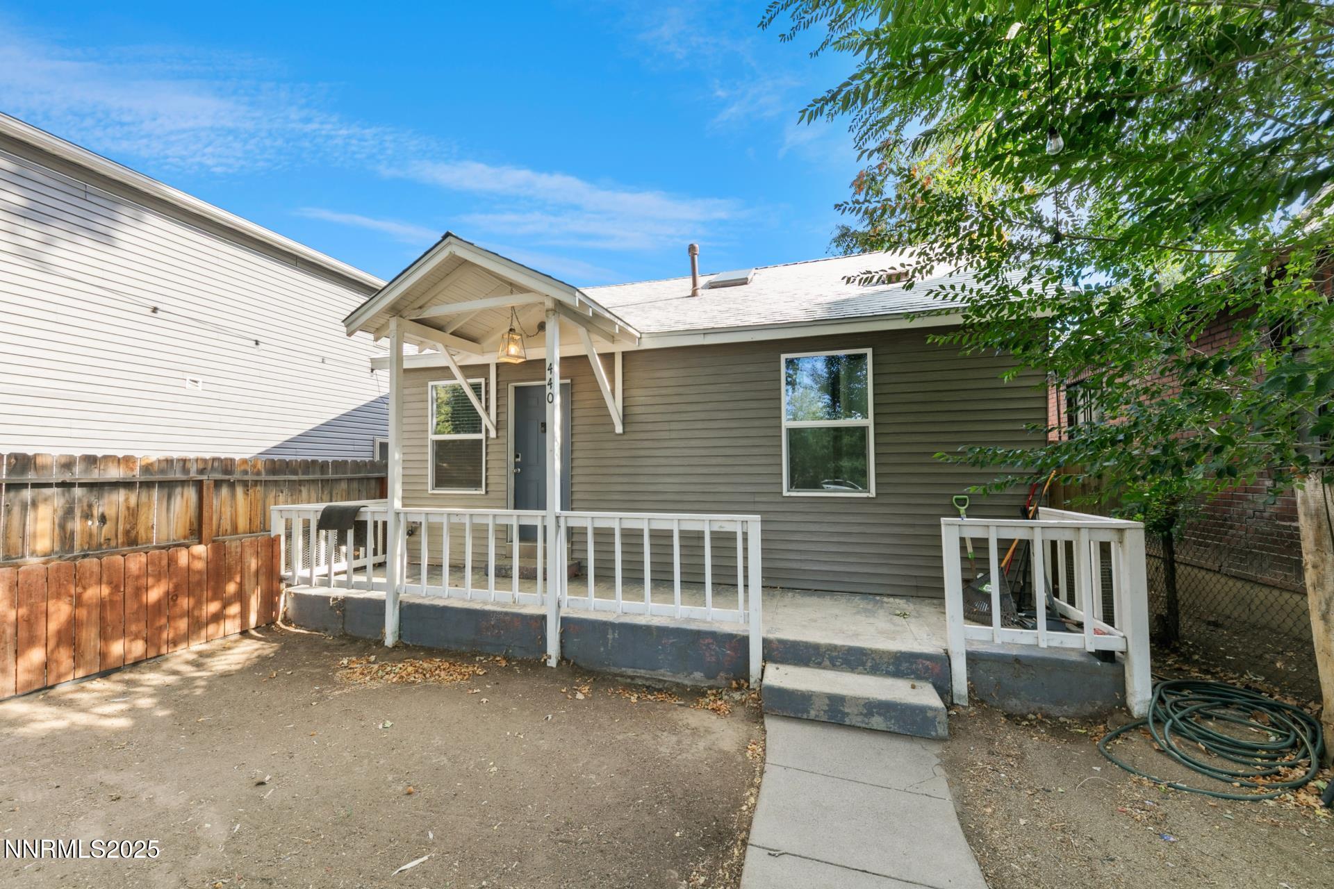 440 E 7th Street Property Photo 1