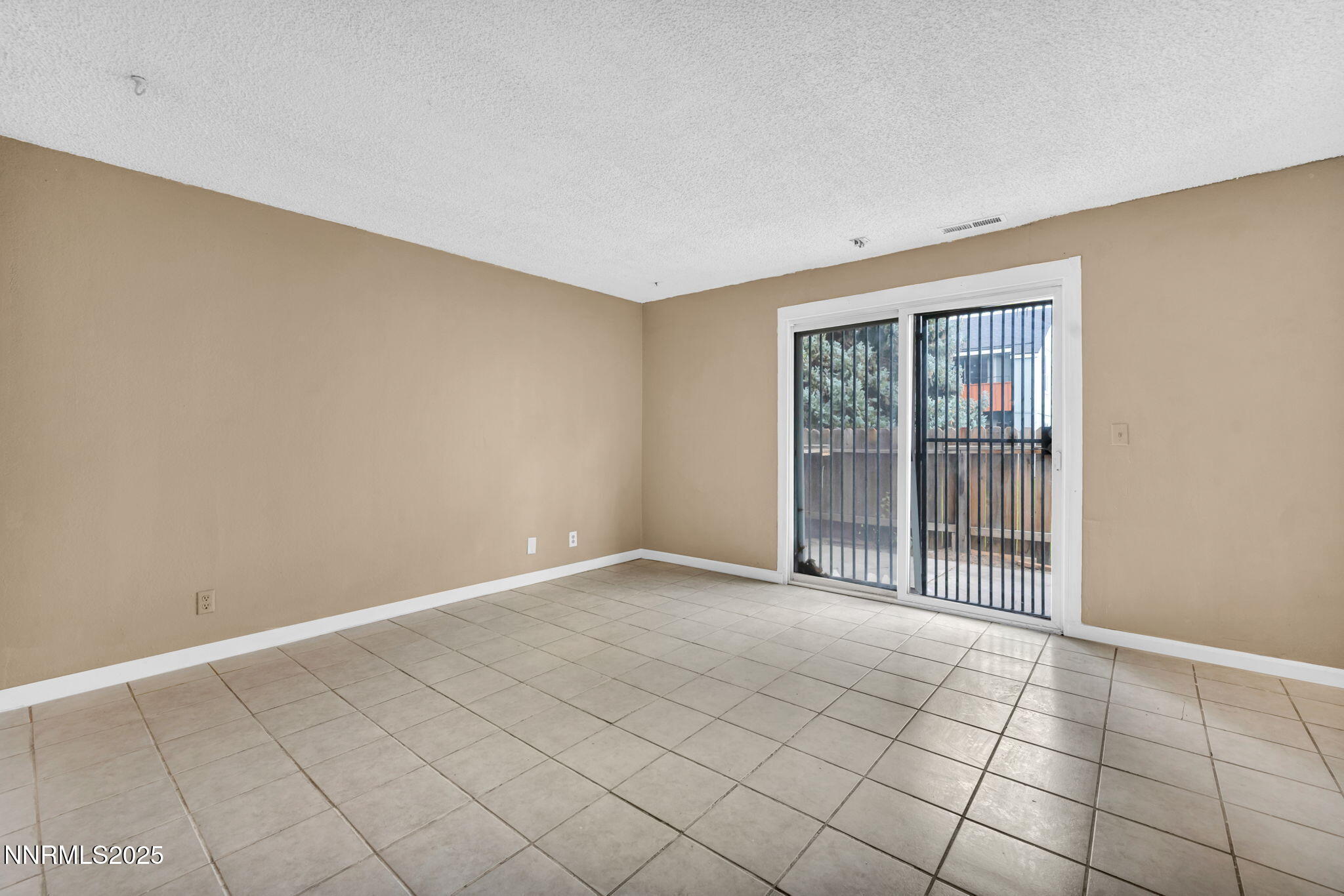 4600 Neil Road Apt 35 Property Photo 6