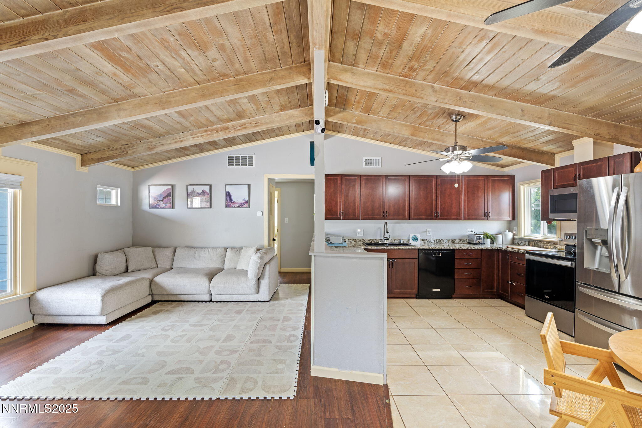 1121 Greenbrae Drive Property Photo 3