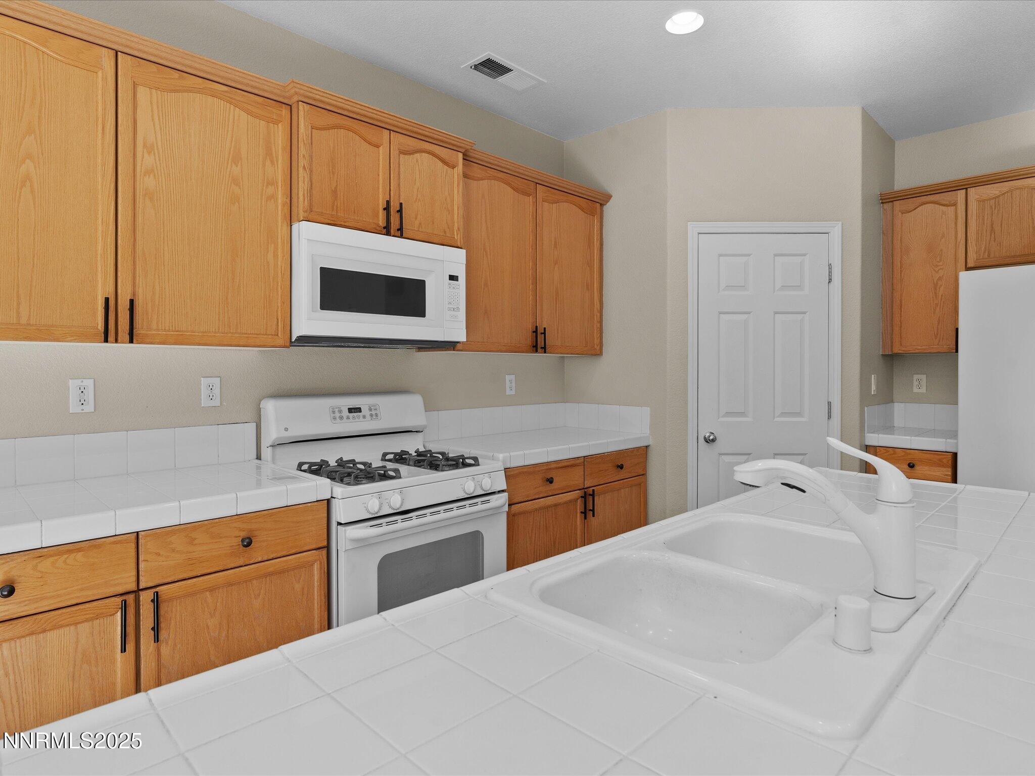 9290 Hummer Drive Property Photo 14