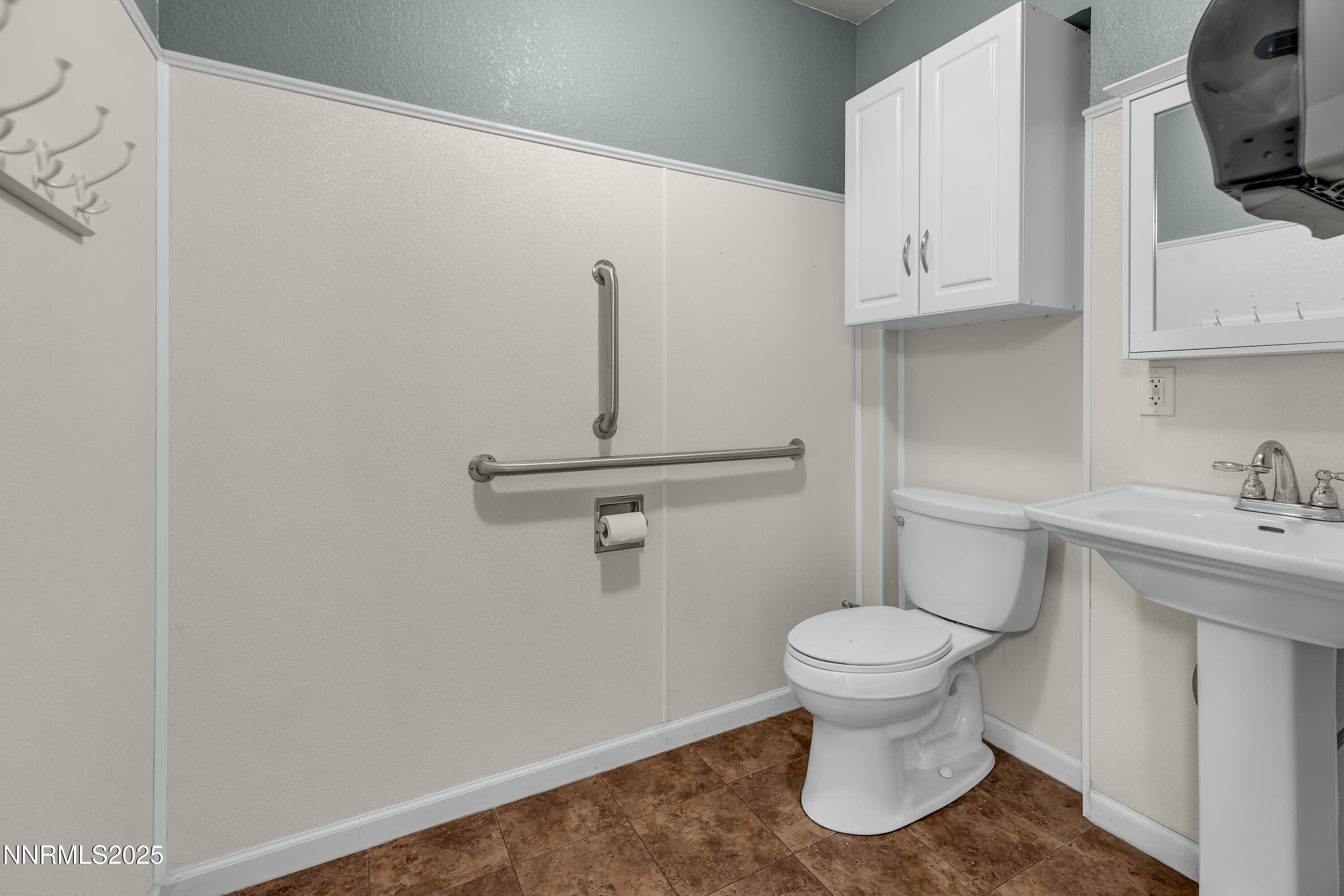 836 W 5th Street Property Photo 19