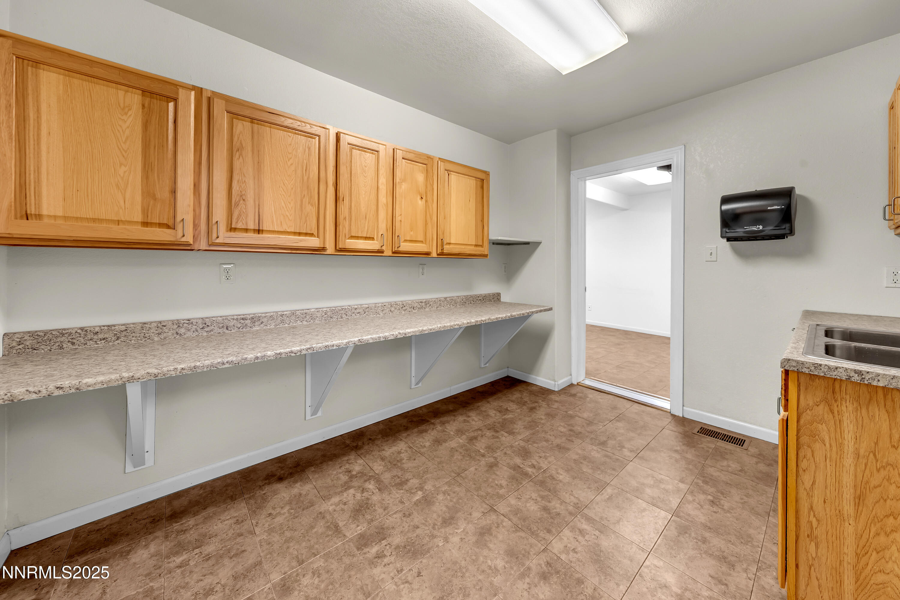 836 W 5th Street Property Photo 25