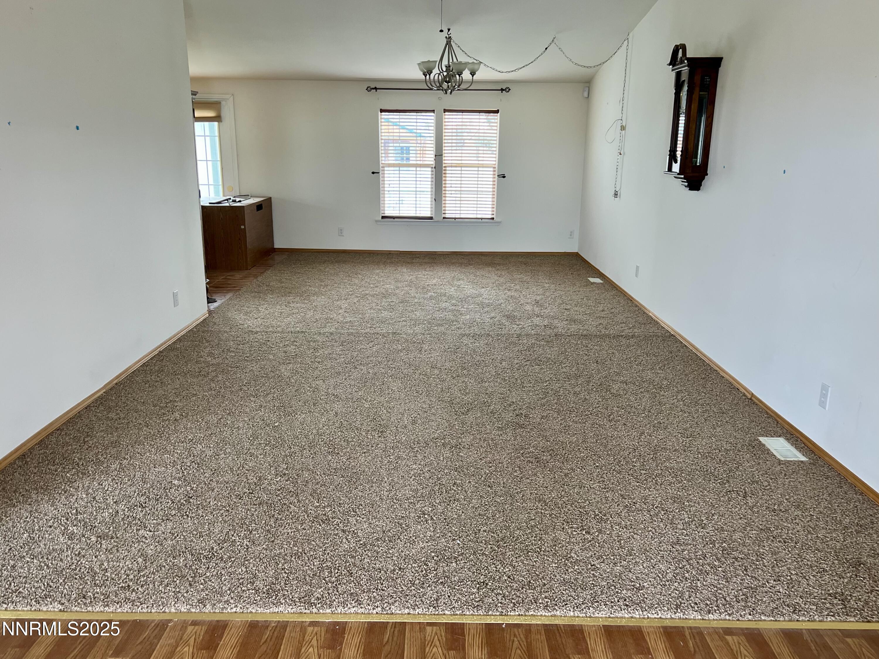 1535 Lincoln Circle Property Photo 3