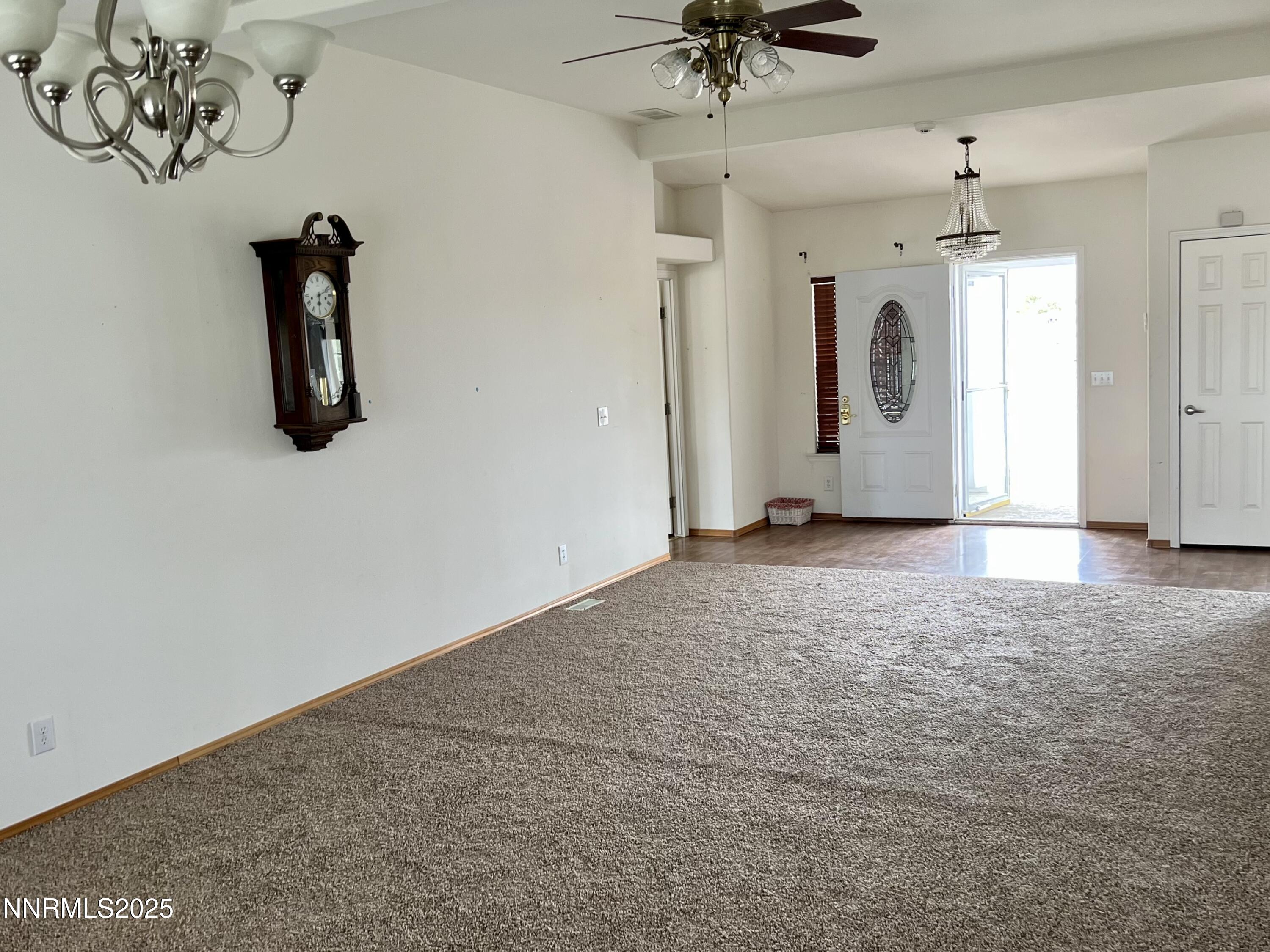 1535 Lincoln Circle Property Photo 4