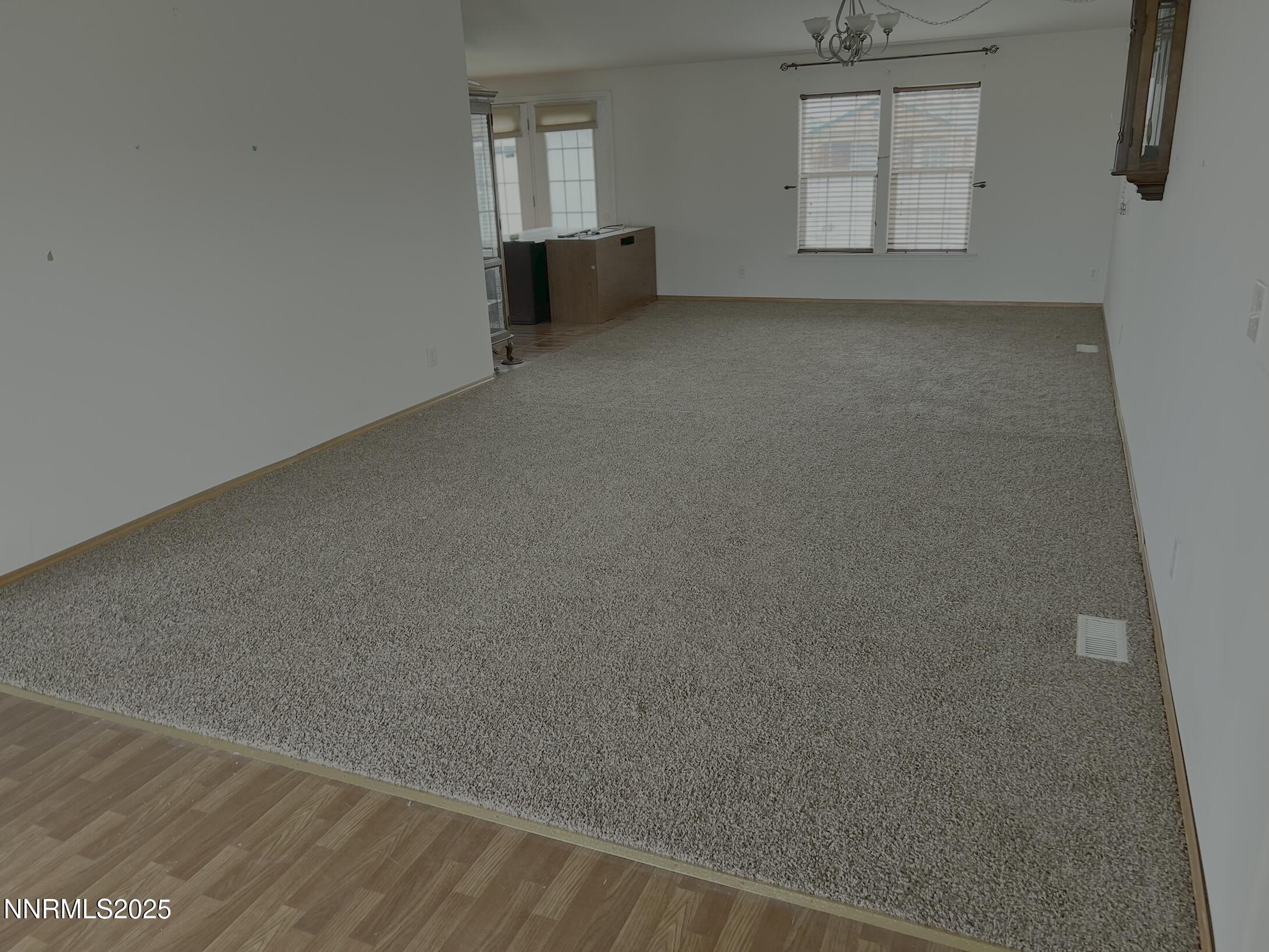 1535 Lincoln Circle Property Photo 5