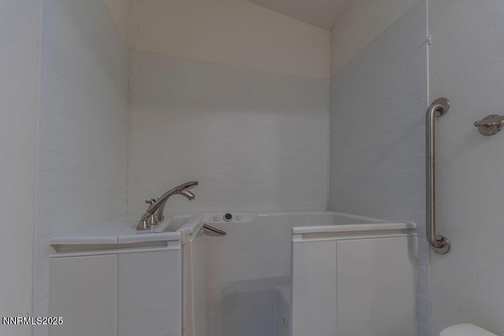 1535 Lincoln Circle Property Photo 16