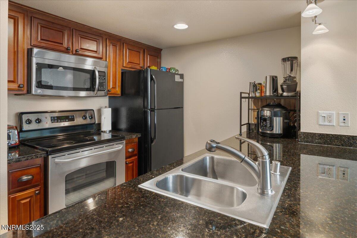 450 N Arlington Avenue Property Photo 5