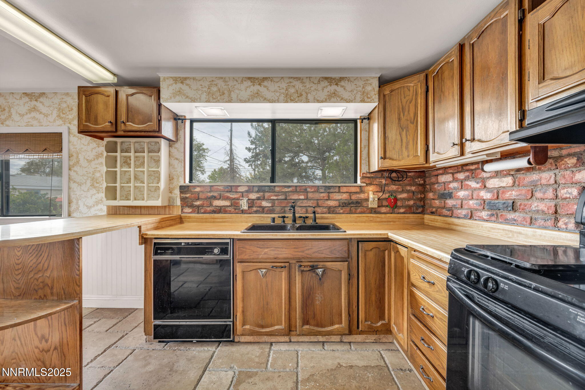 167 E 7th Avenue Property Photo 9