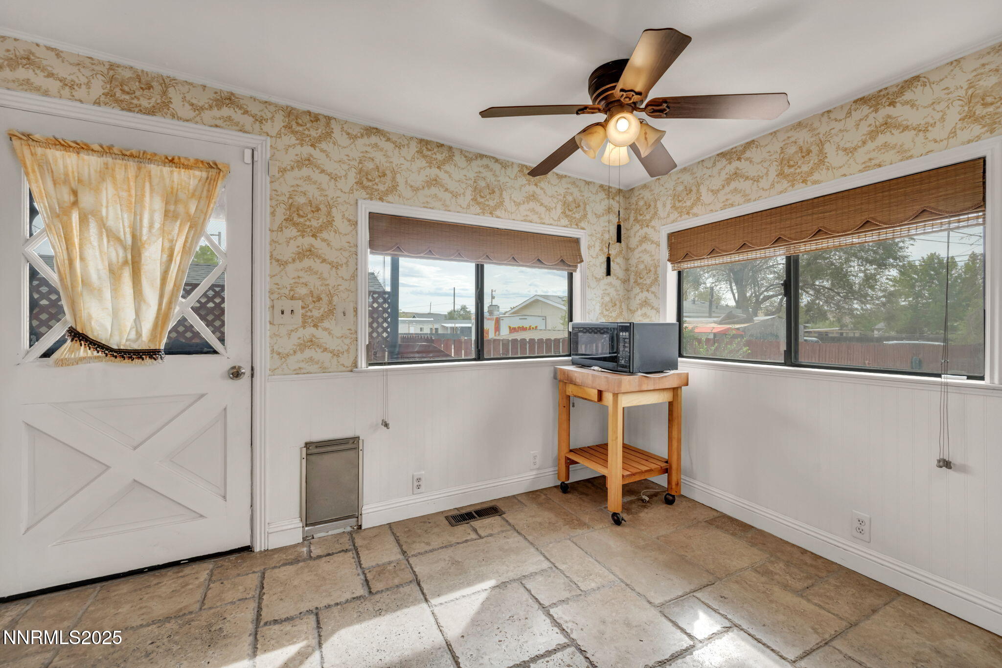 167 E 7th Avenue Property Photo 17