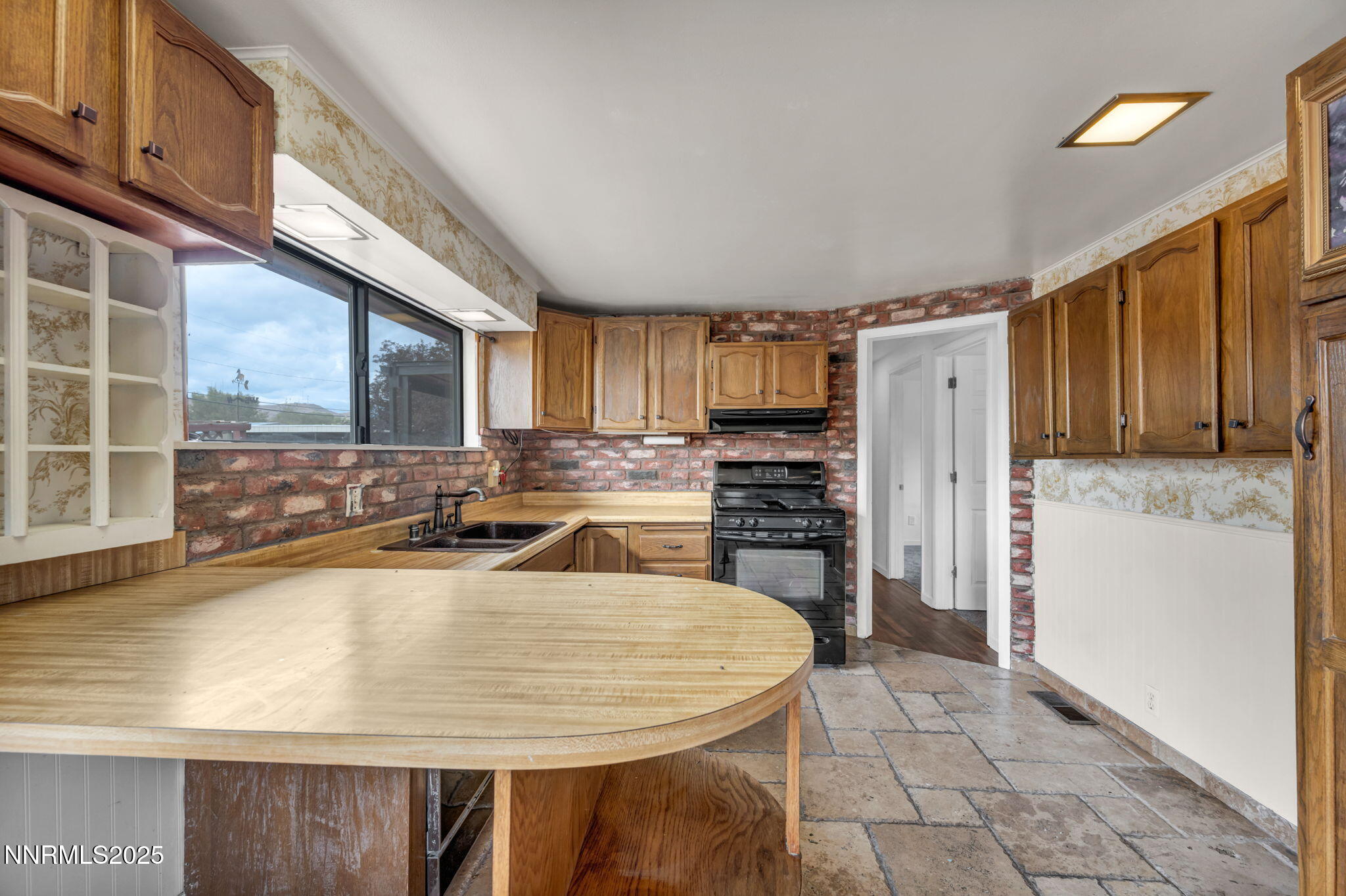 167 E 7th Avenue Property Photo 18