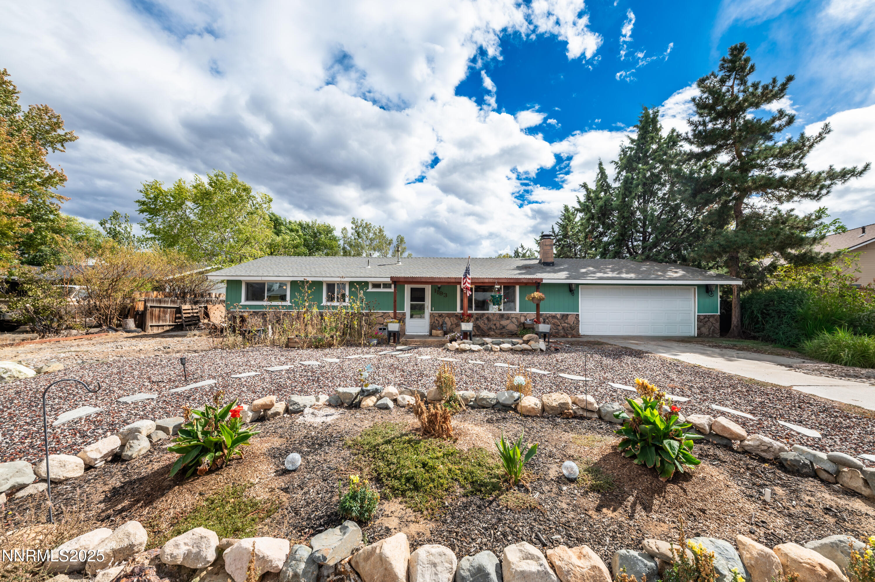 1193 Manhattan Way Property Photo 2