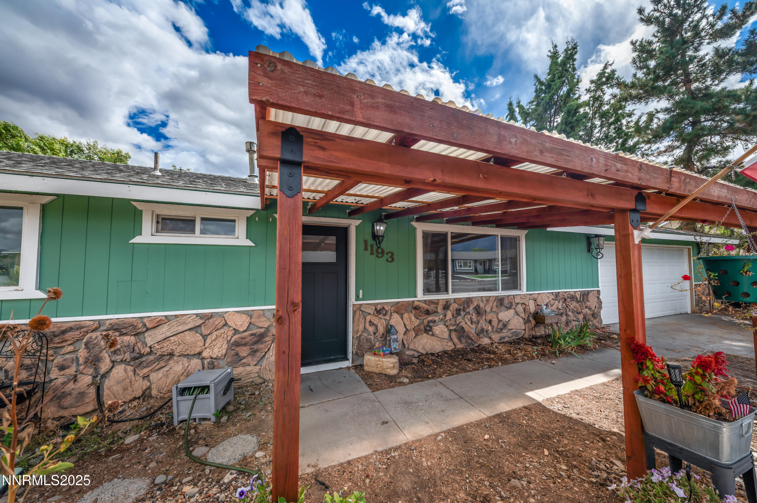 1193 Manhattan Way Property Photo 7