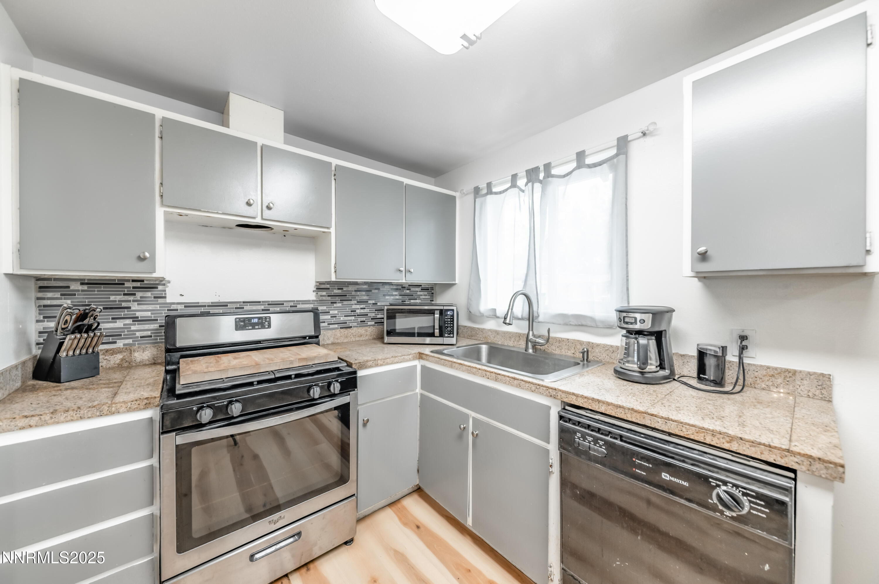 1193 Manhattan Way Property Photo 18