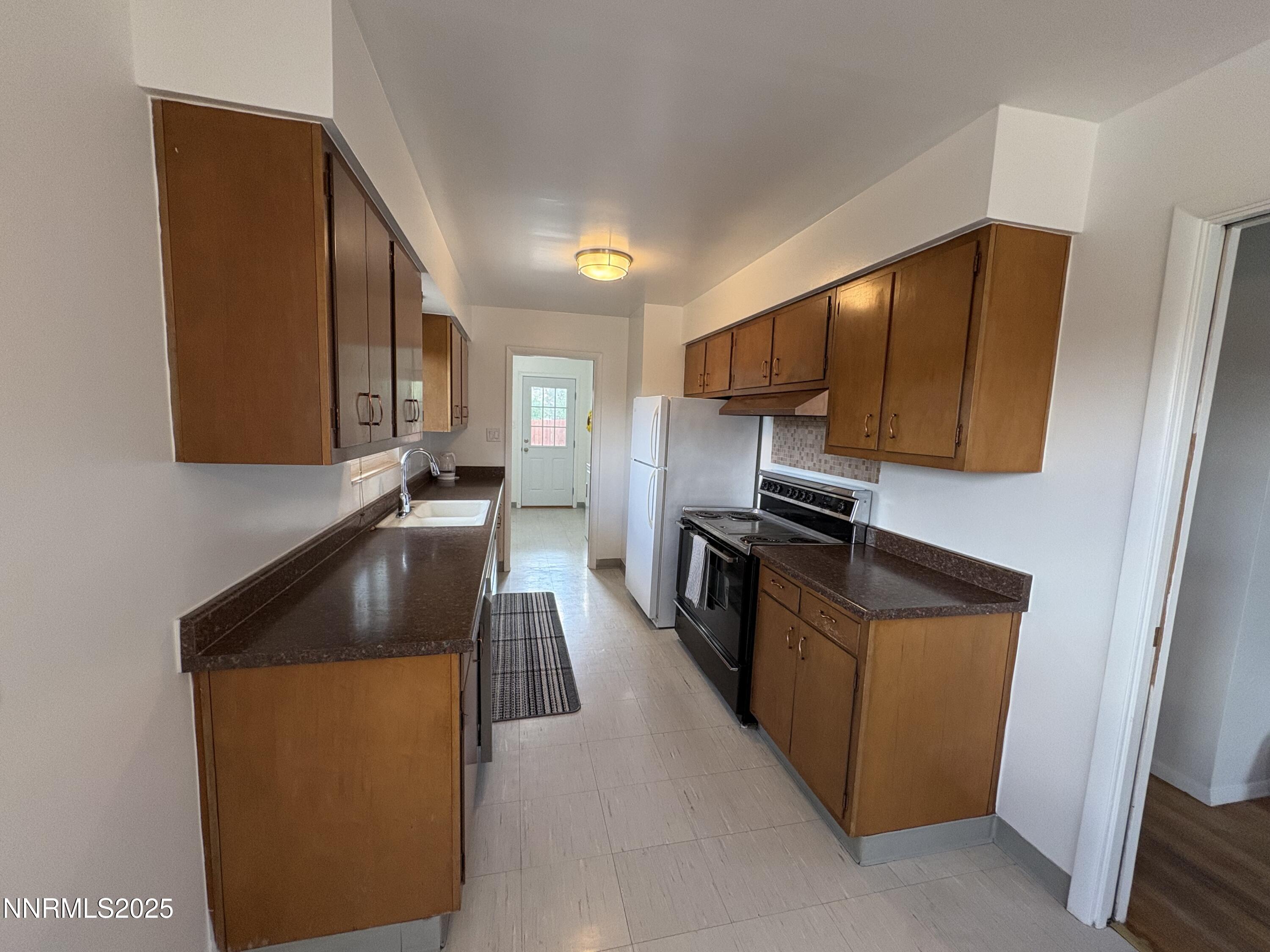 230 Glenmanor Drive Property Photo 7