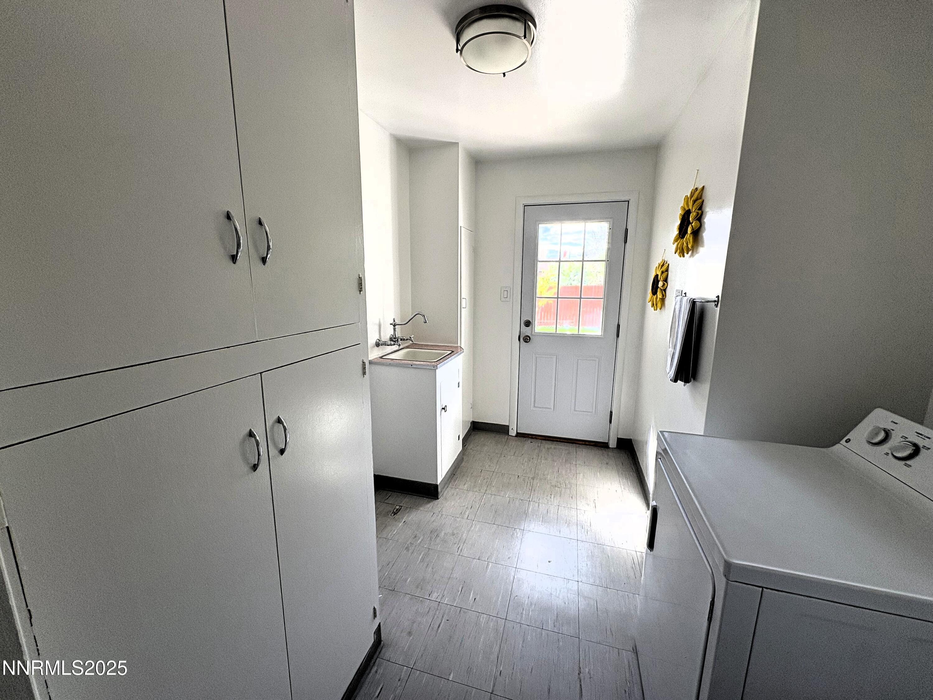 230 Glenmanor Drive Property Photo 8