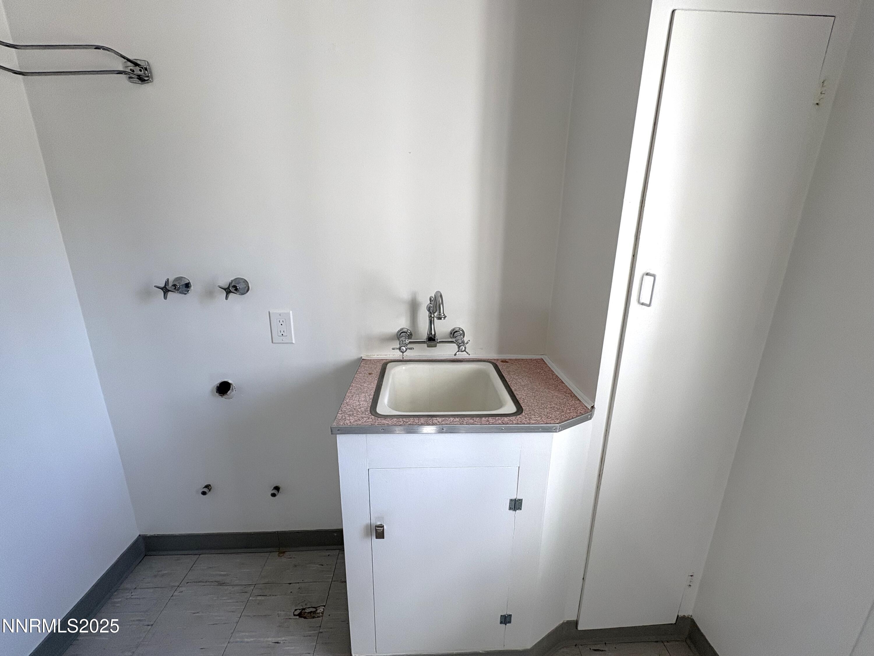 230 Glenmanor Drive Property Photo 10