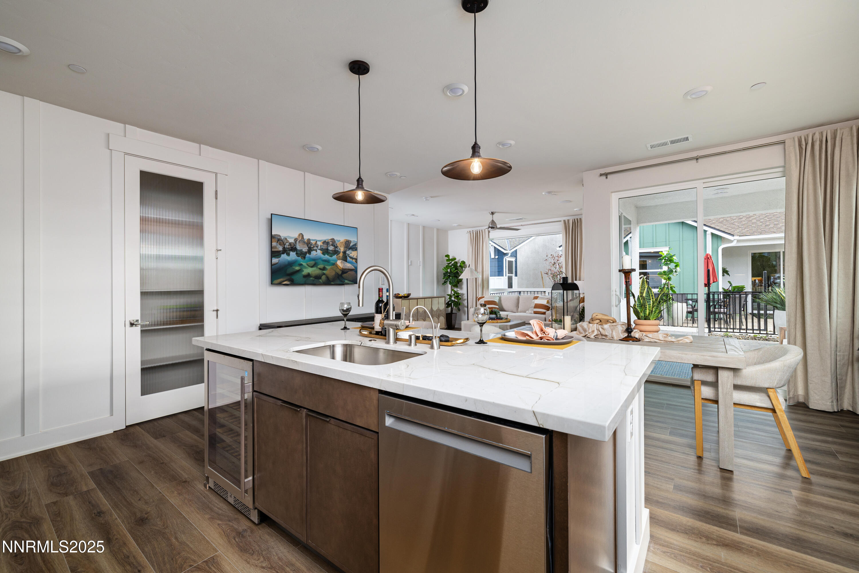 284 Arlis Place Property Photo 3