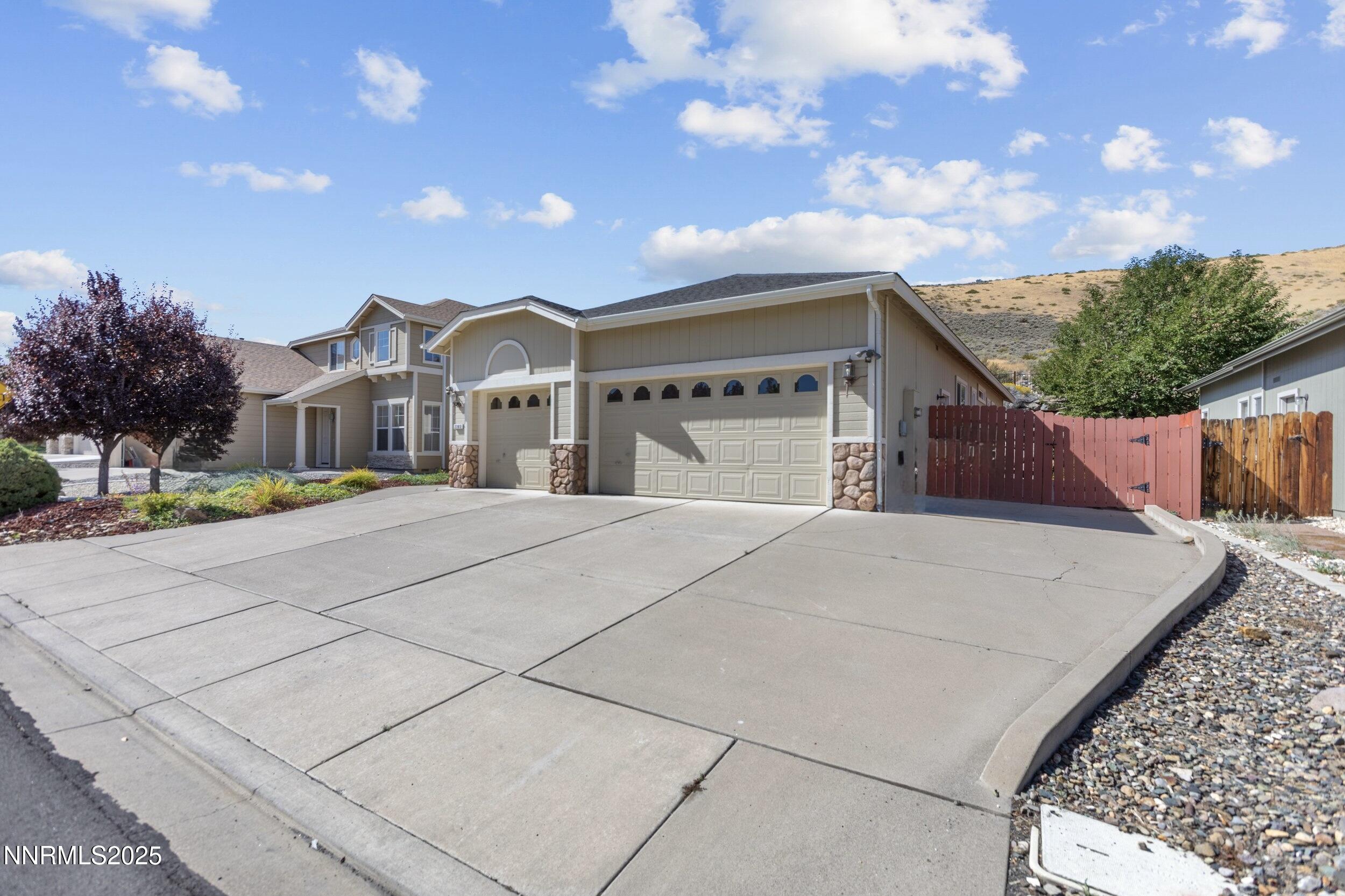 2365 Red Maple Court Property Photo 3