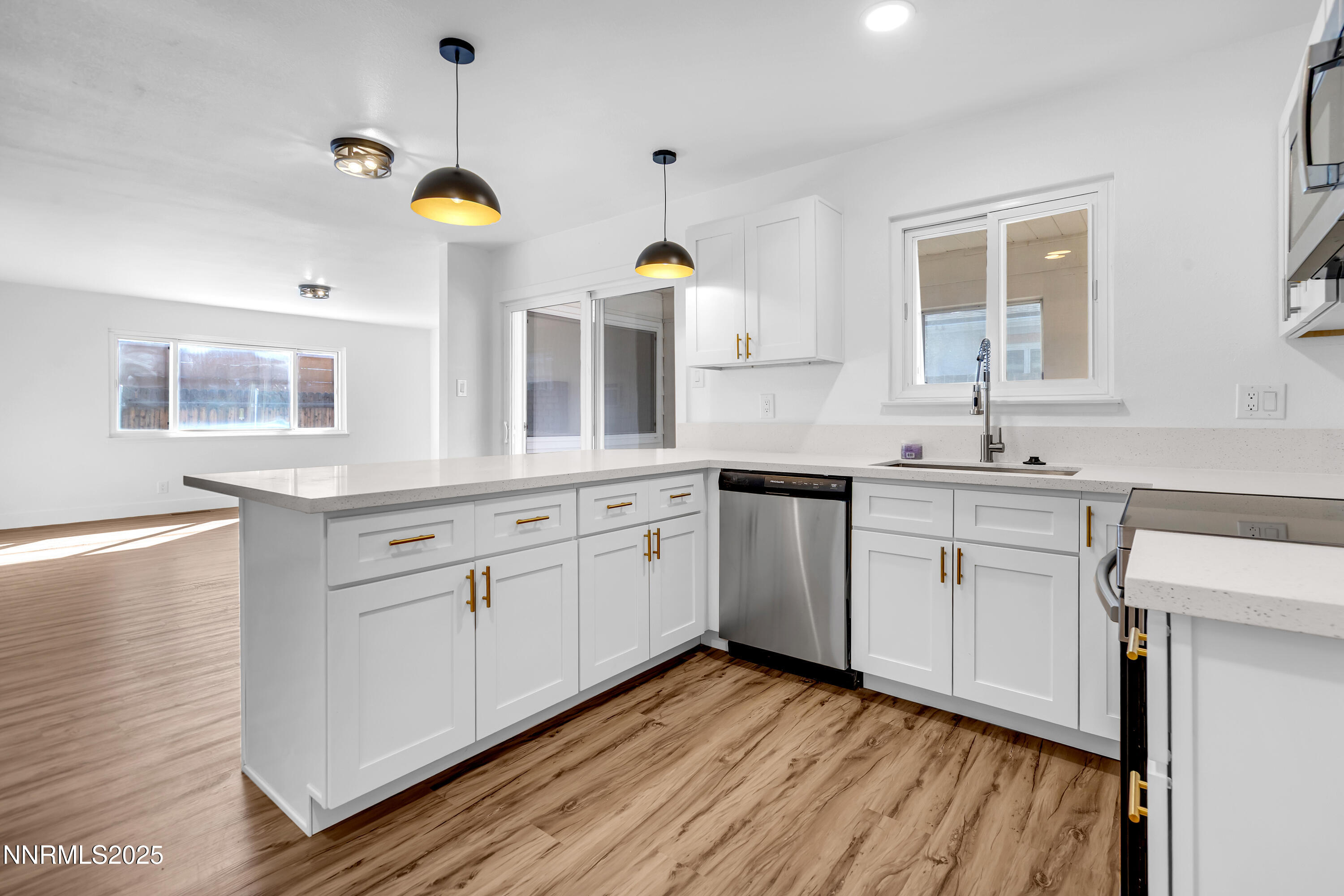 1855 Verano Drive Property Photo 1