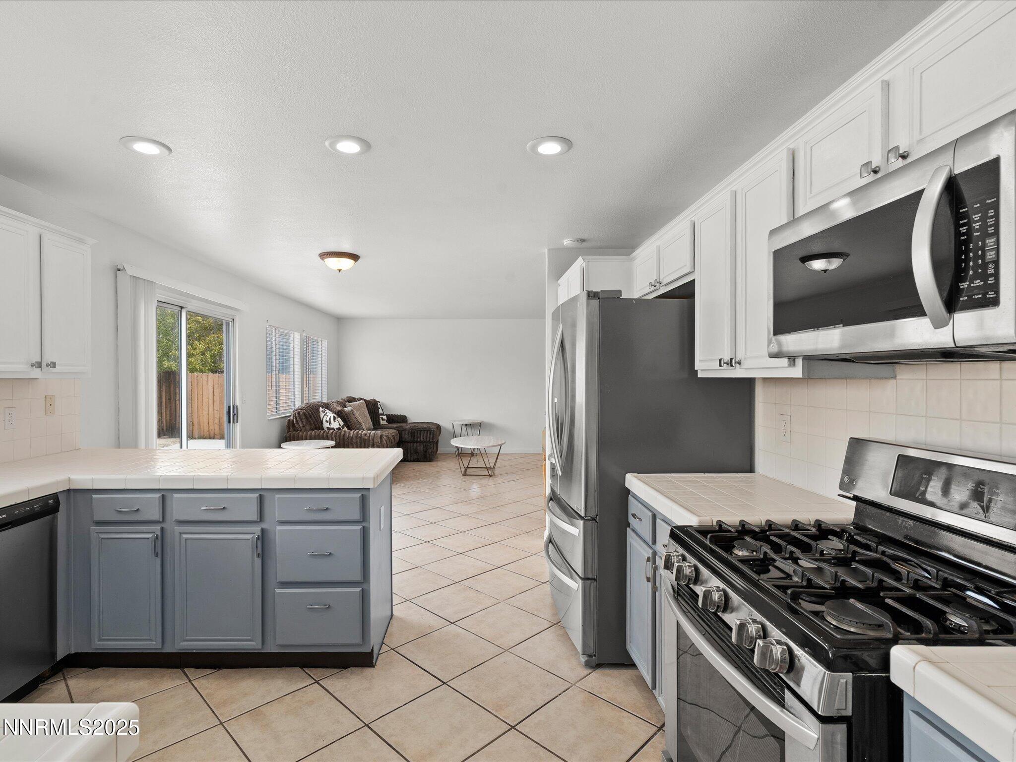 8031 Monterey Shores Drive Property Photo 12