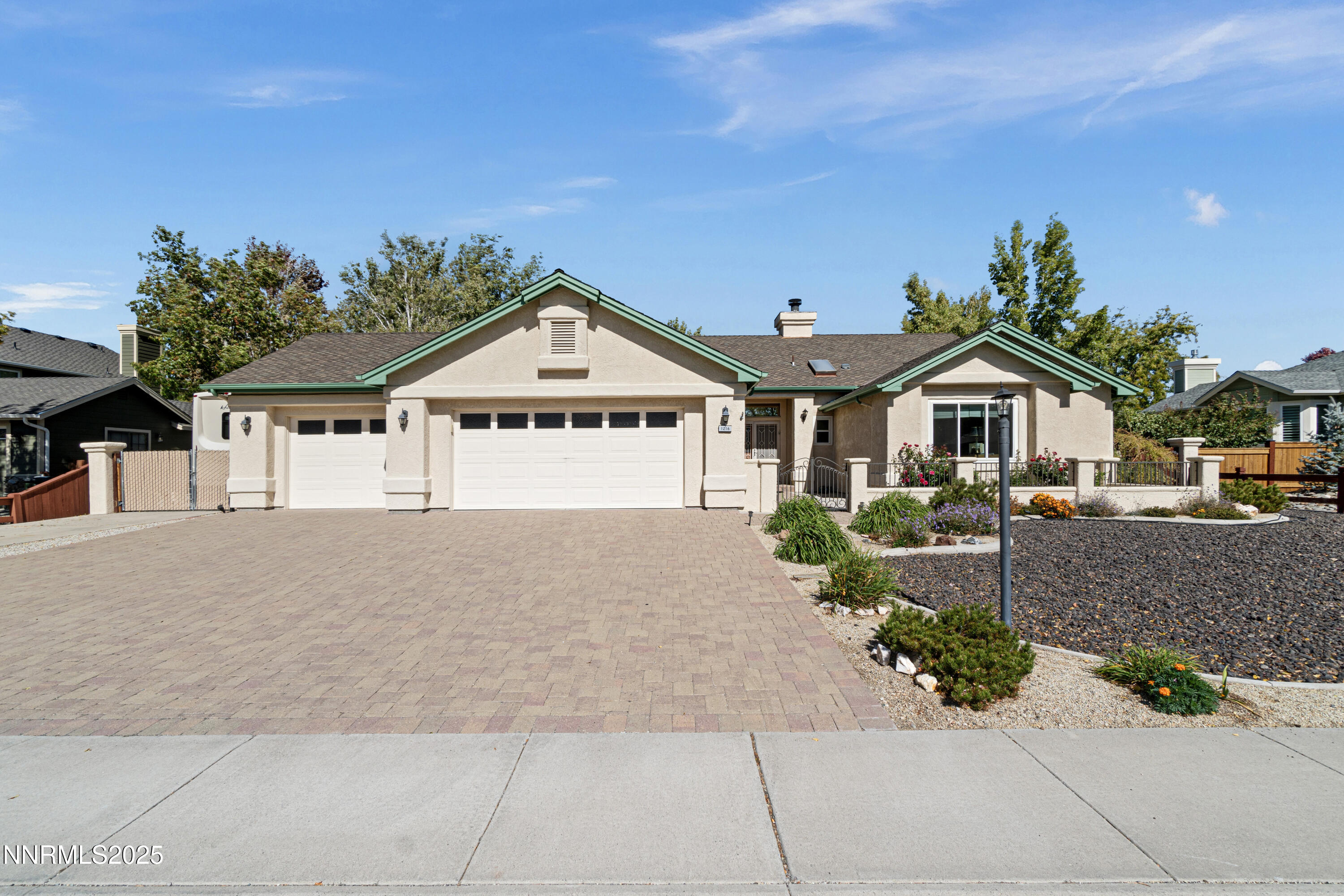 1216 Pleasantview Drive Property Photo 2