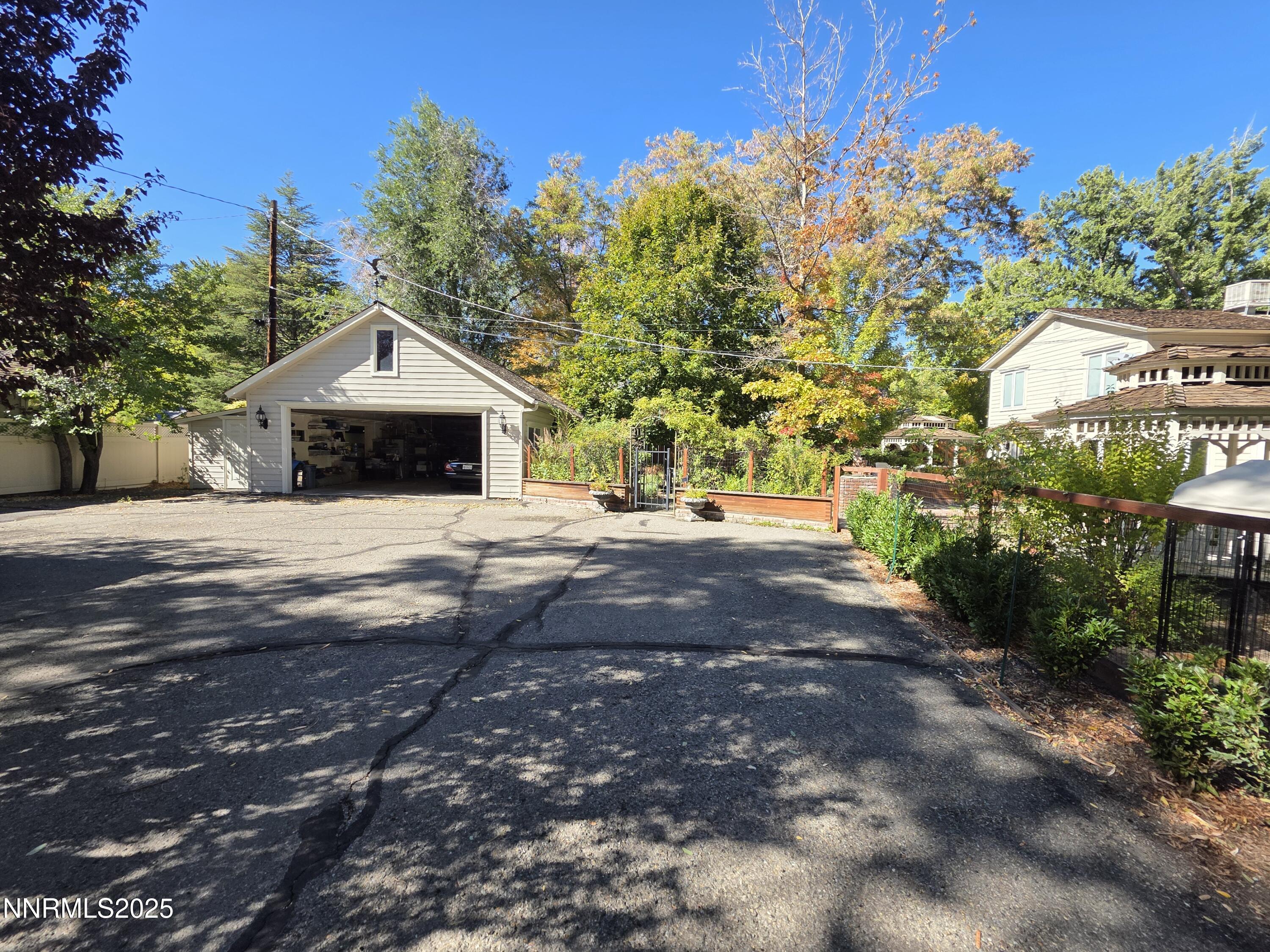 310 Mountain Street Property Photo 5