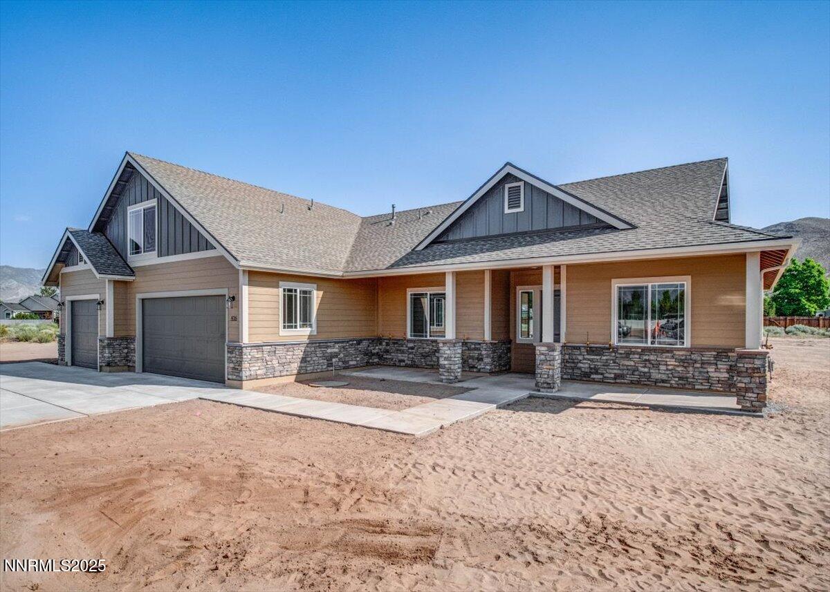 2765 Squires Street Property Photo 3