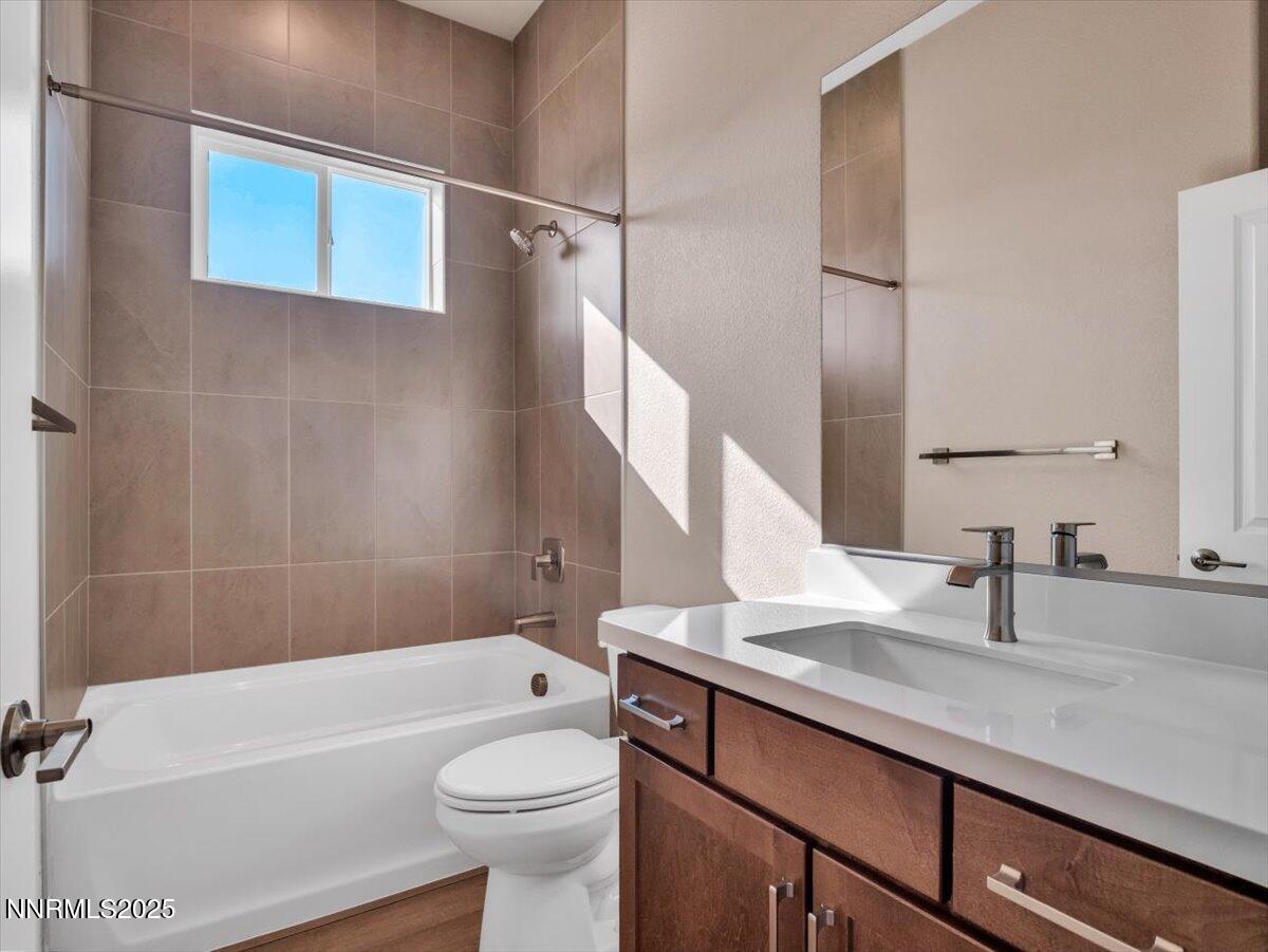 2765 Squires Street Property Photo 40